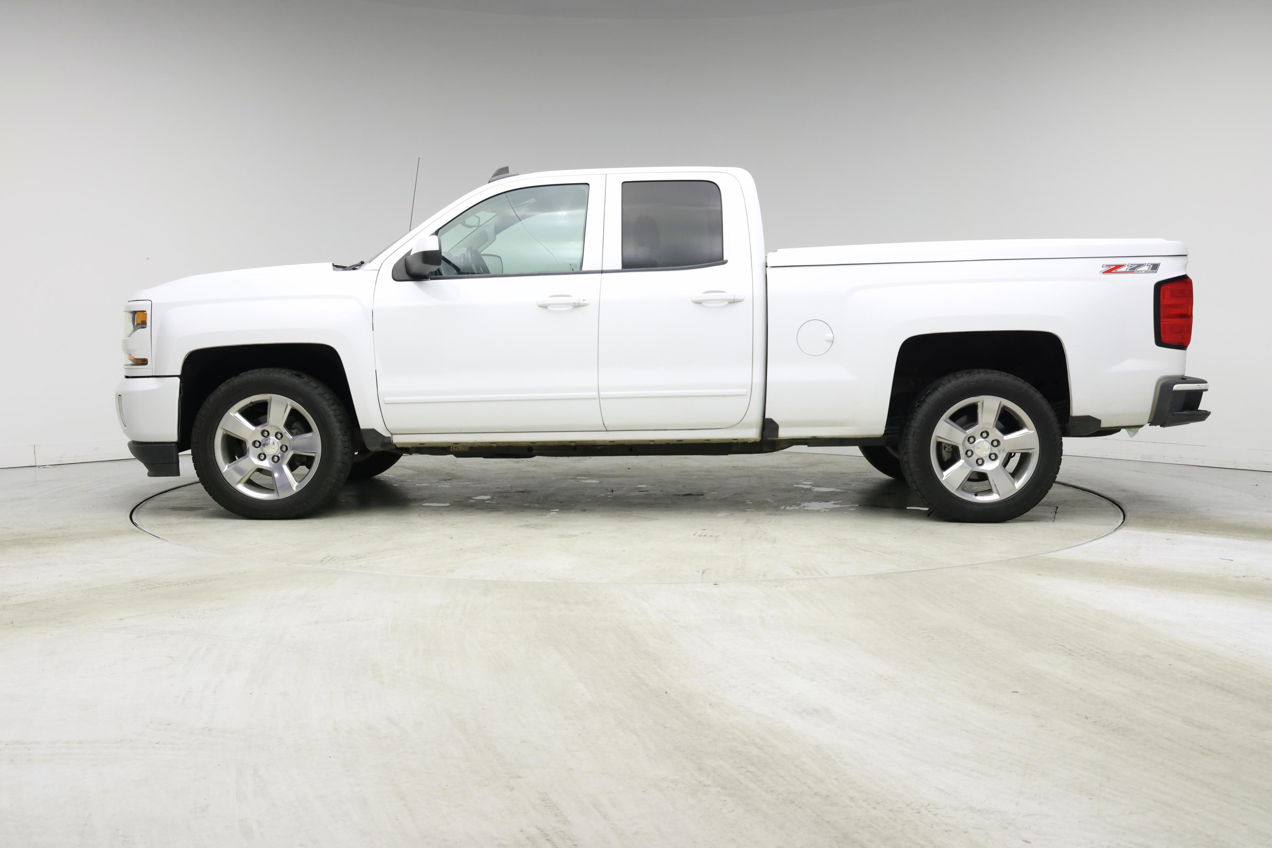 Thumbnail: 2017 Chevrolet Silverado 1500 - 3