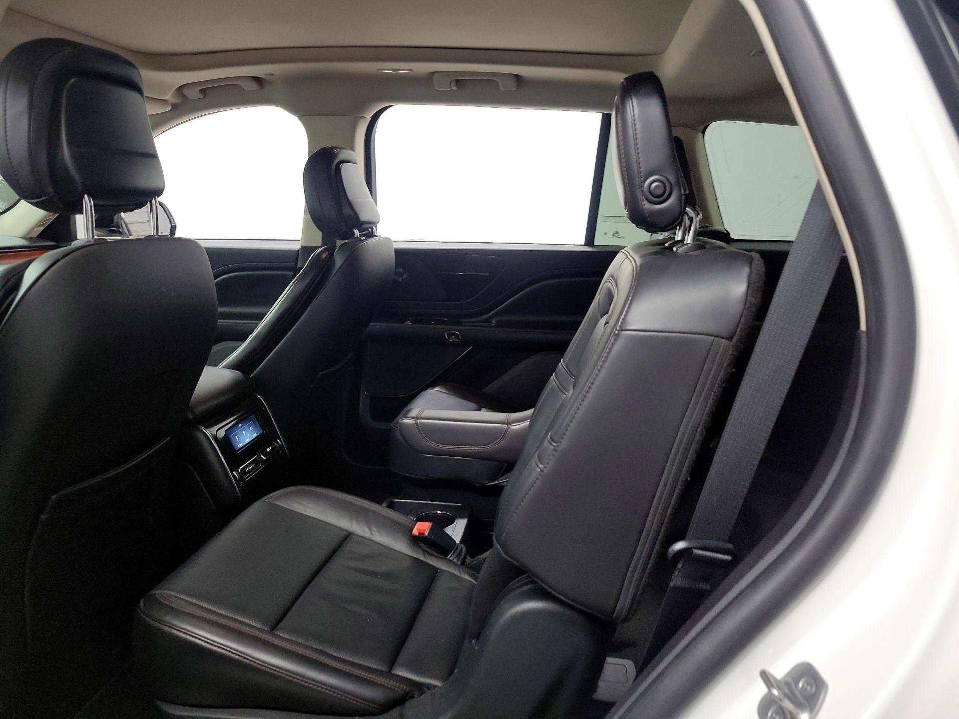 Thumbnail: 2020 Lincoln Aviator - 17