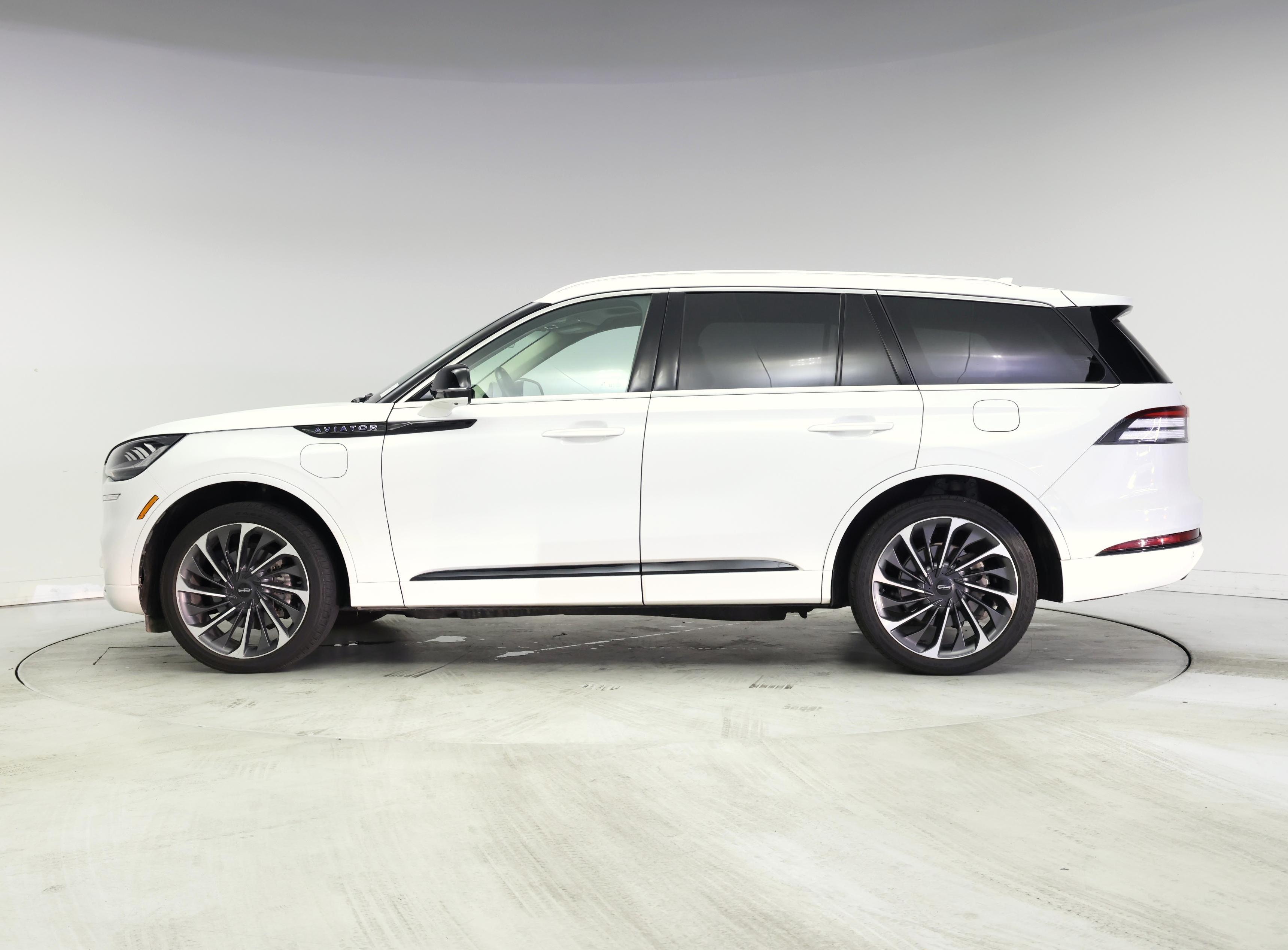 Thumbnail: 2020 Lincoln Aviator - 3