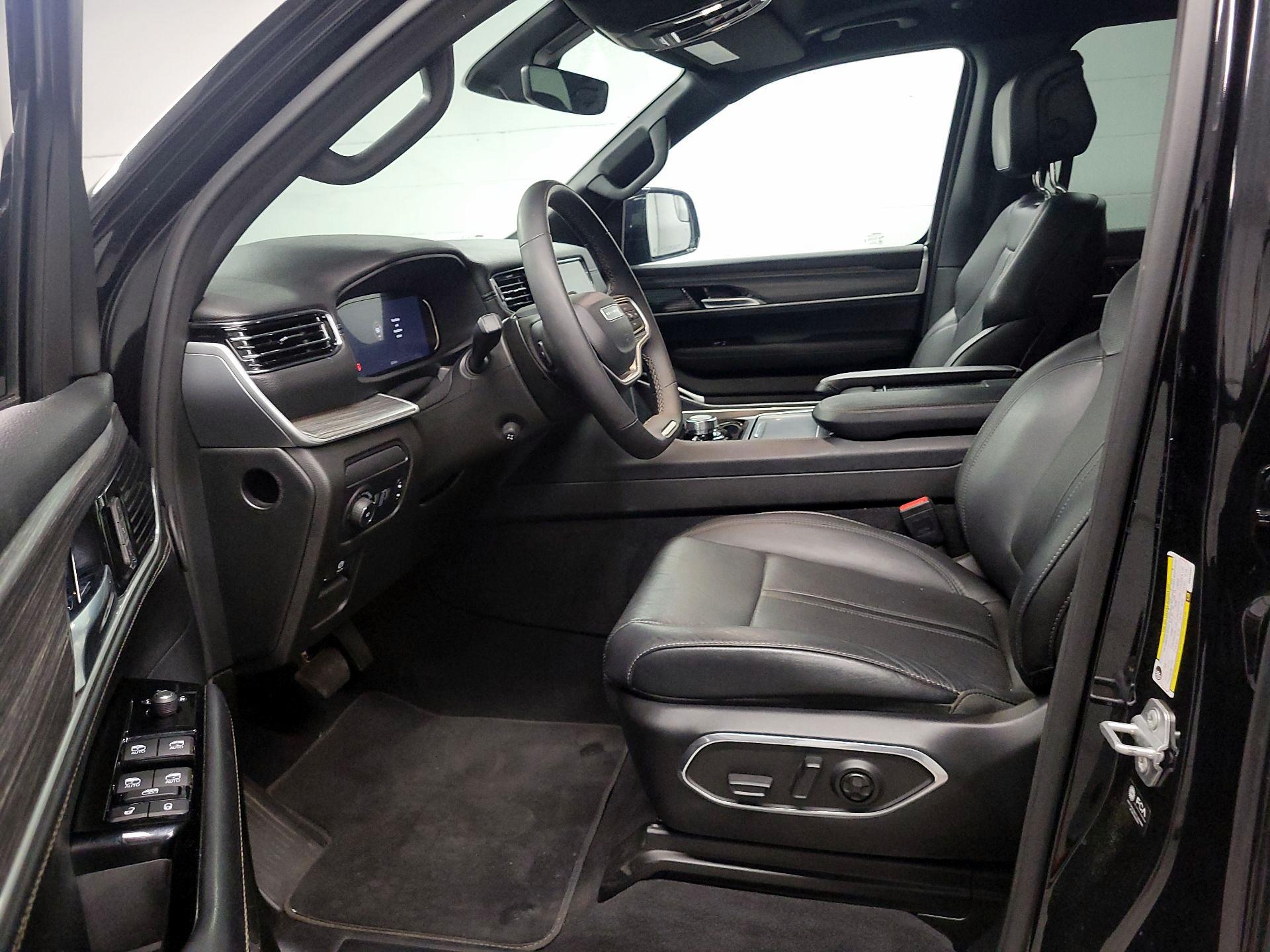 Thumbnail: 2023 Jeep Wagoneer - 11