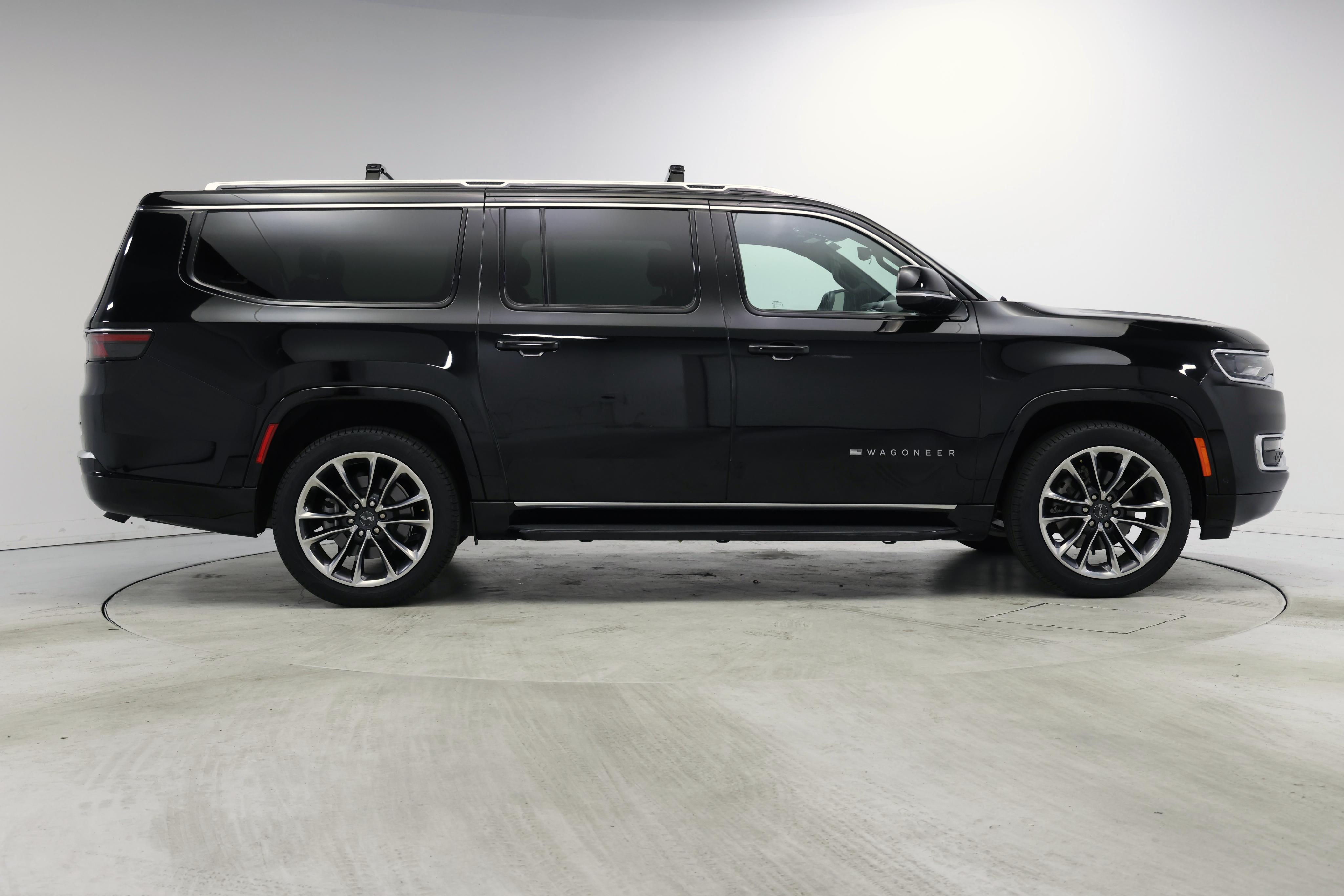 Thumbnail: 2023 Jeep Wagoneer - 7