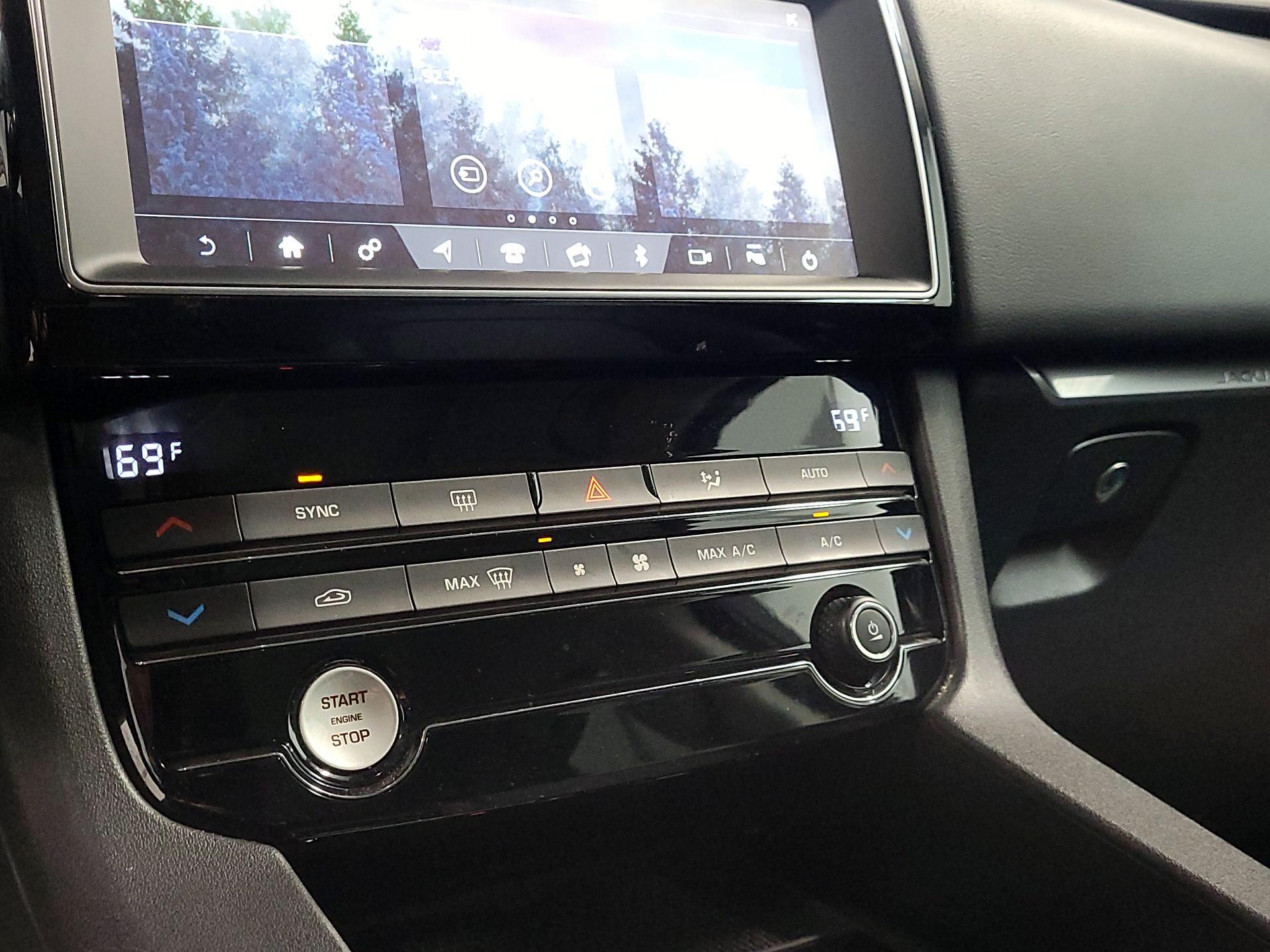 Thumbnail: 2019 Jaguar F-Pace - 15