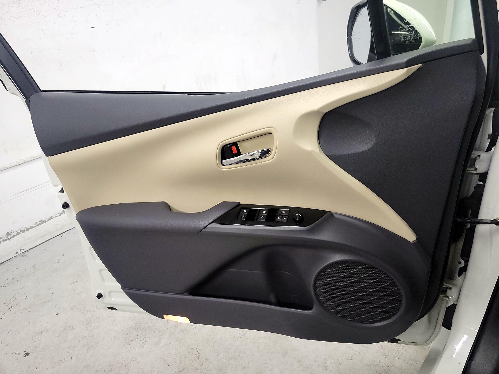 Thumbnail: 2018 Toyota Prius - 12