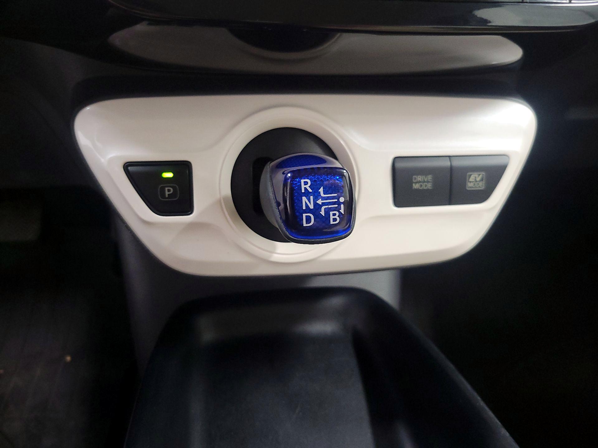 Thumbnail: 2018 Toyota Prius - 16