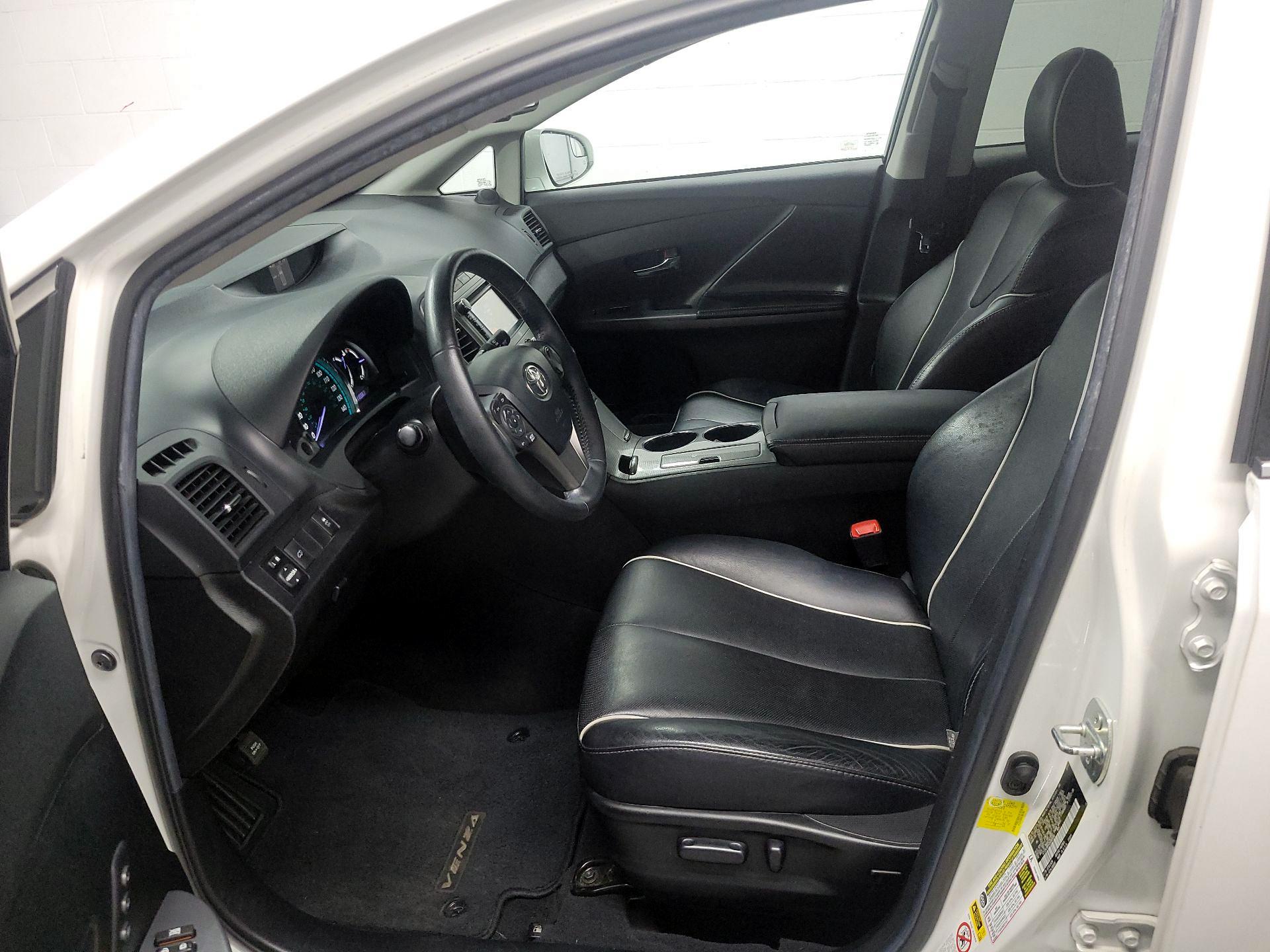Thumbnail: 2013 Toyota Venza - 11
