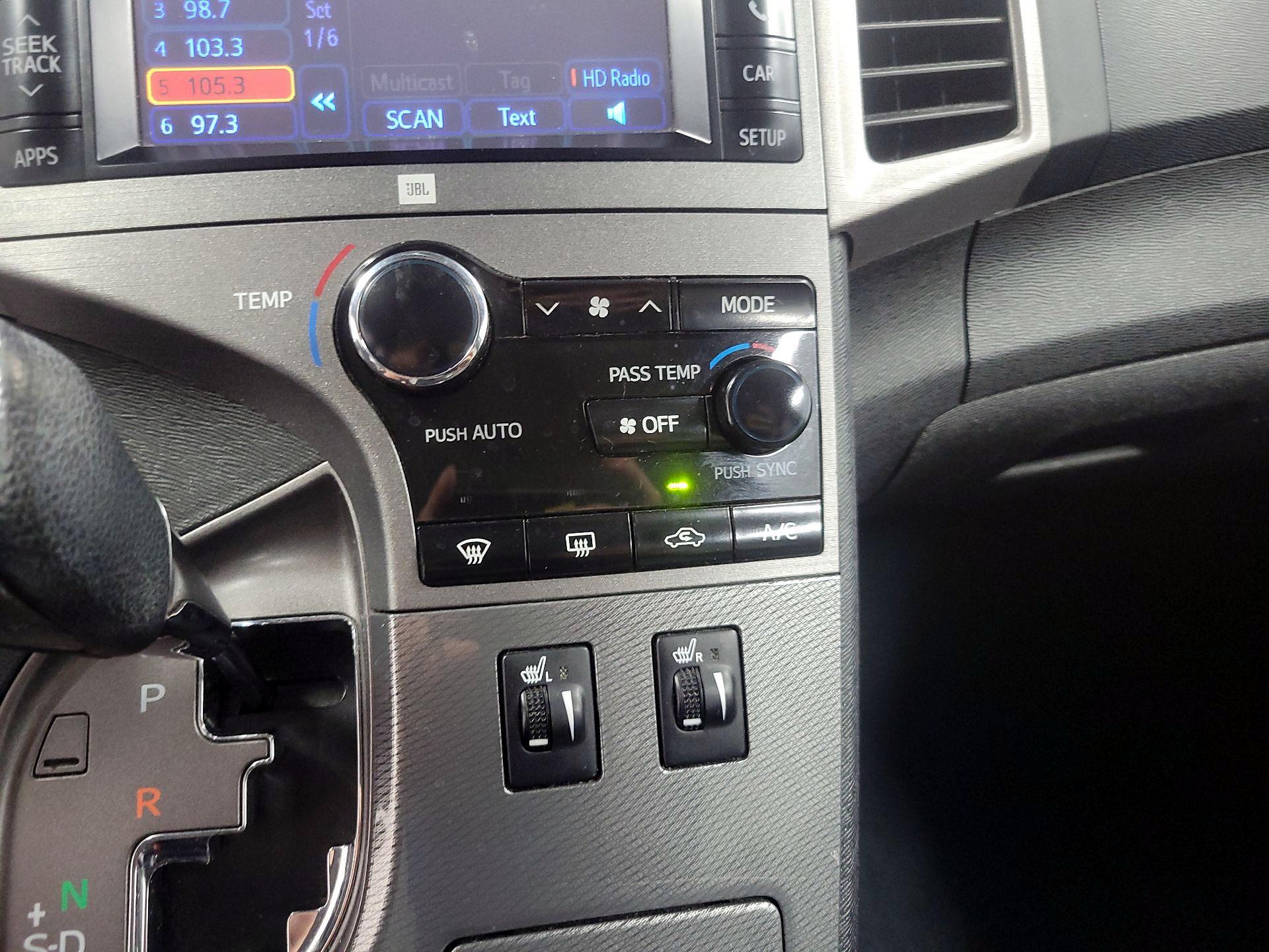 Thumbnail: 2013 Toyota Venza - 15