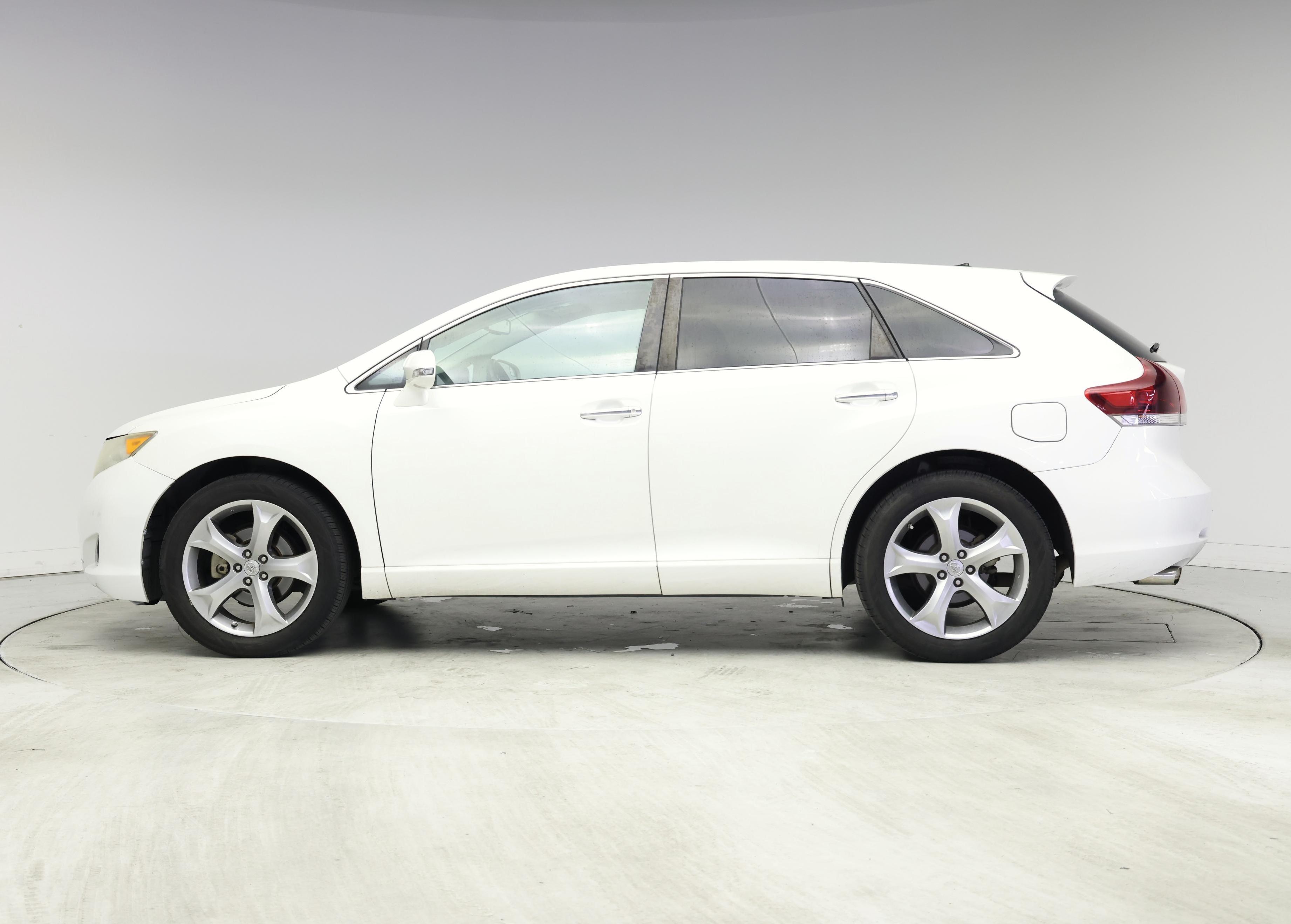 Thumbnail: 2013 Toyota Venza - 3
