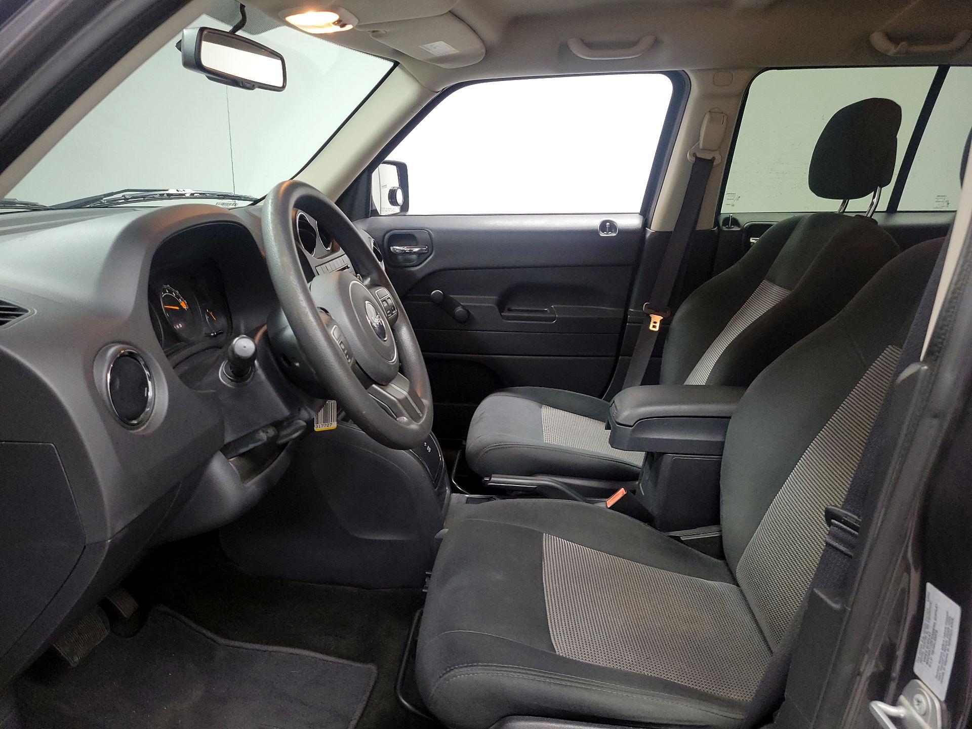 Thumbnail: 2016 Jeep Patriot - 11