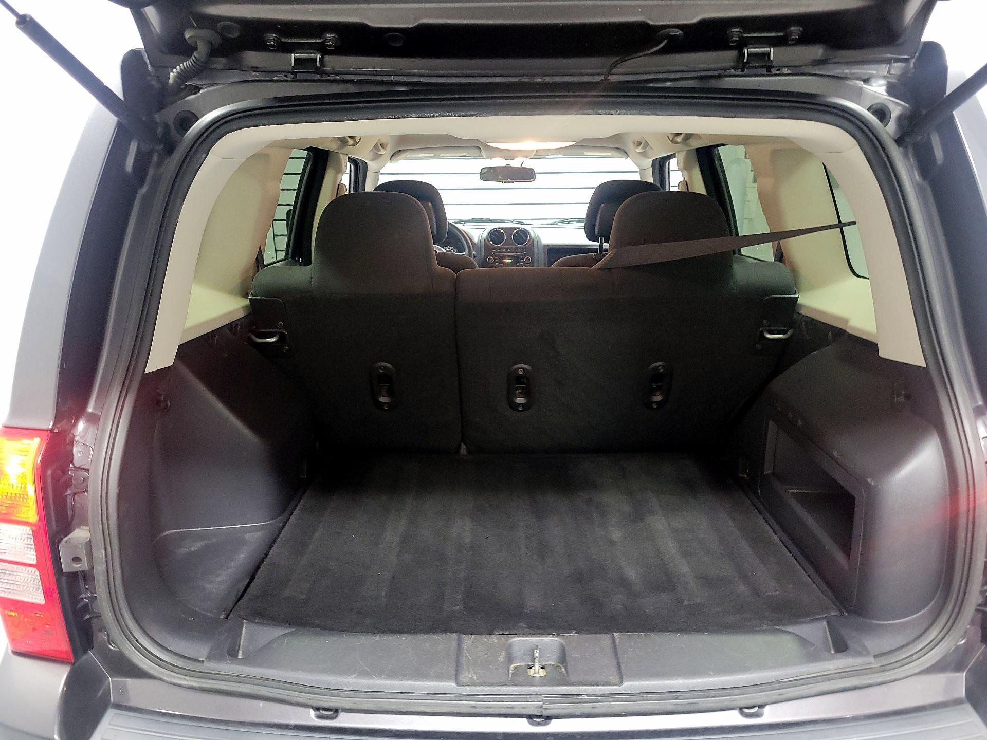 Thumbnail: 2016 Jeep Patriot - 17