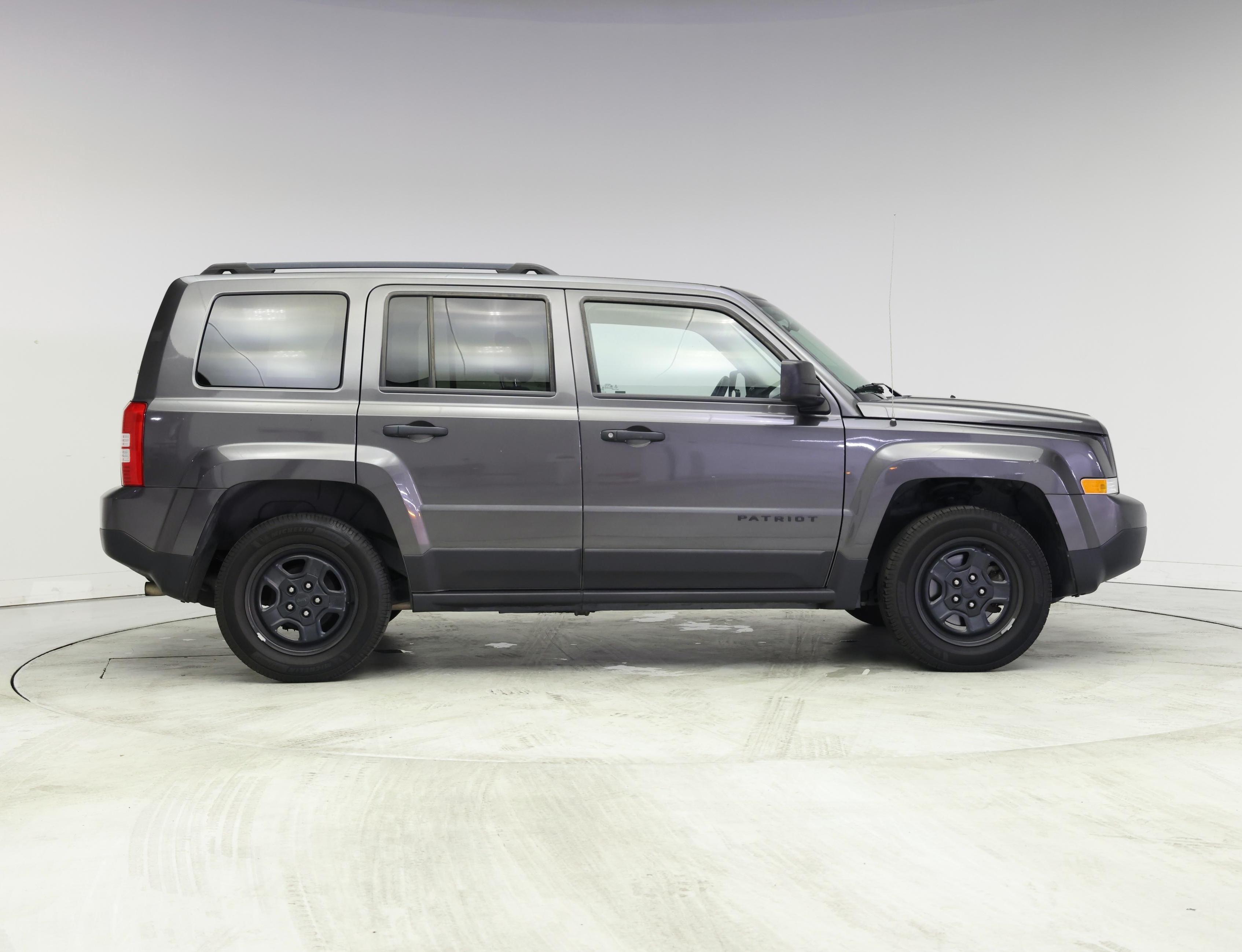 Thumbnail: 2016 Jeep Patriot - 7