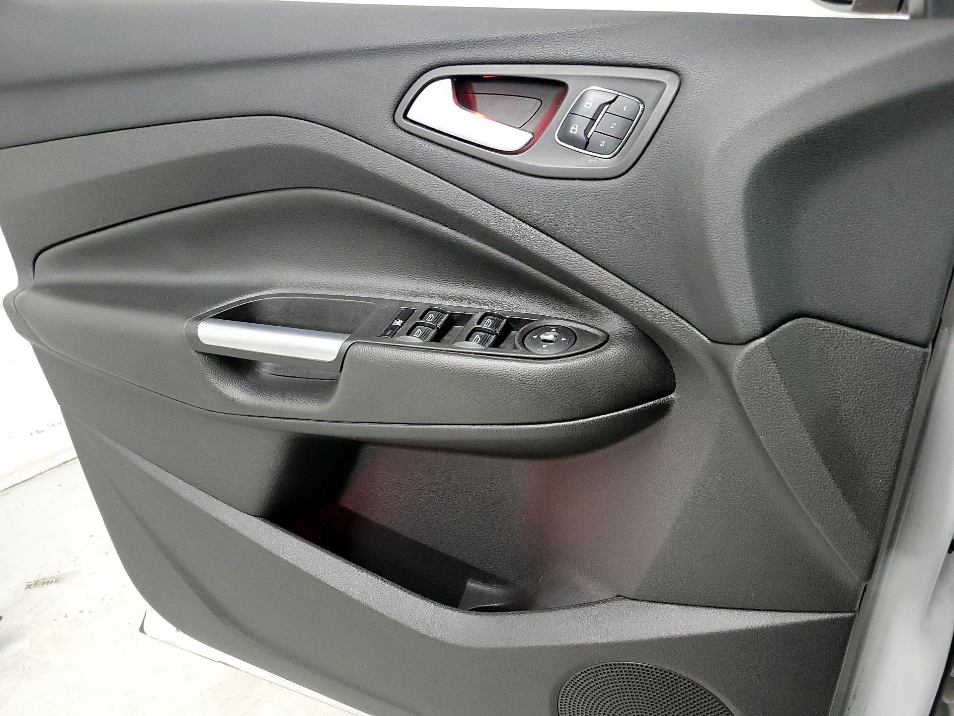 Thumbnail: 2016 Ford Escape - 12