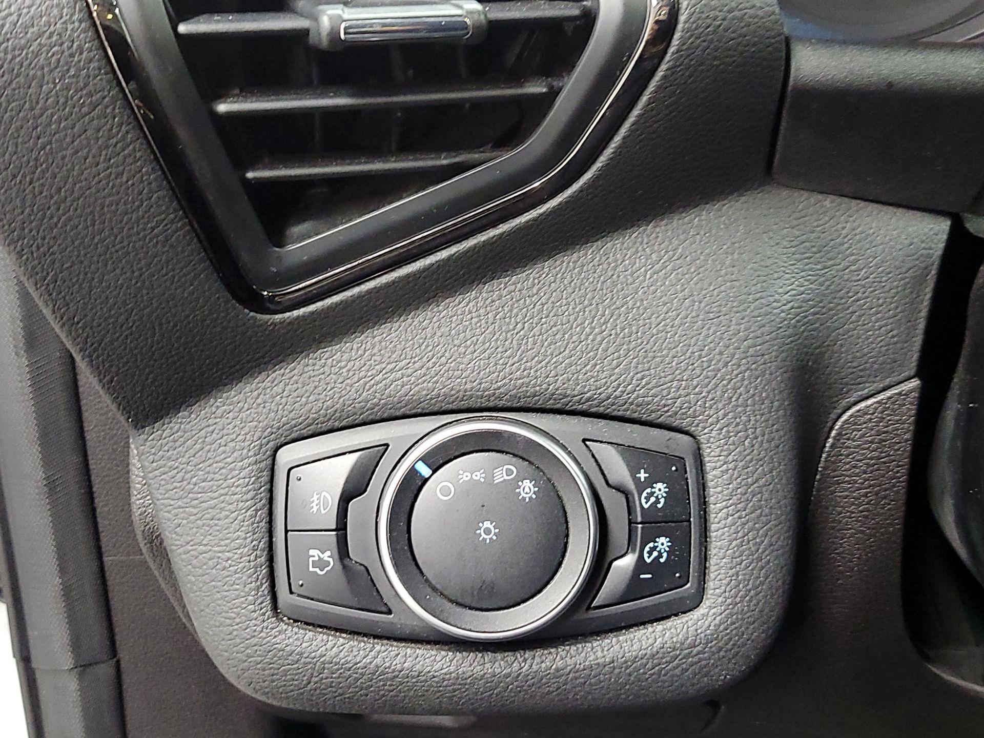 Thumbnail: 2016 Ford Escape - 13