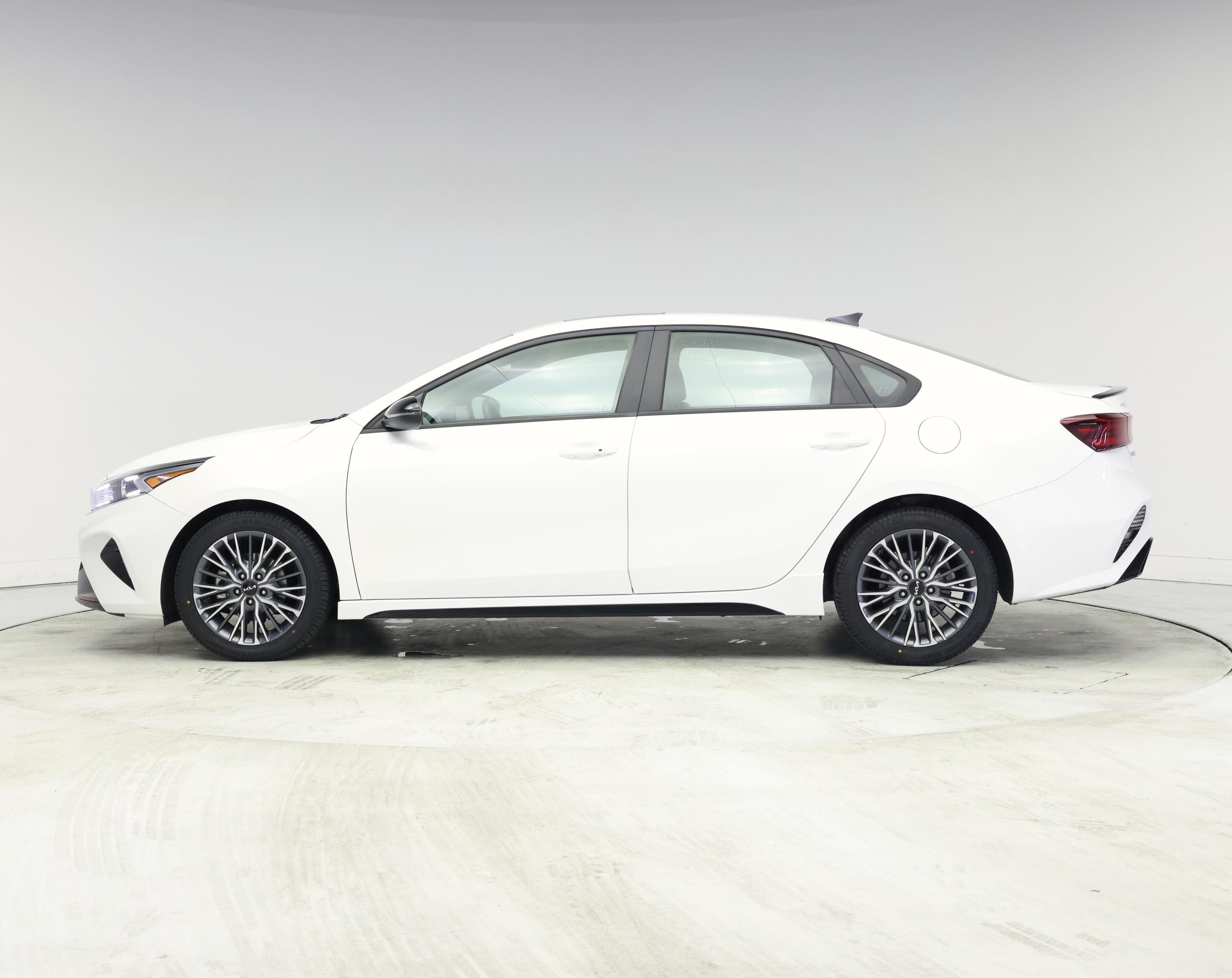 Thumbnail: 2023 Kia Forte - 3