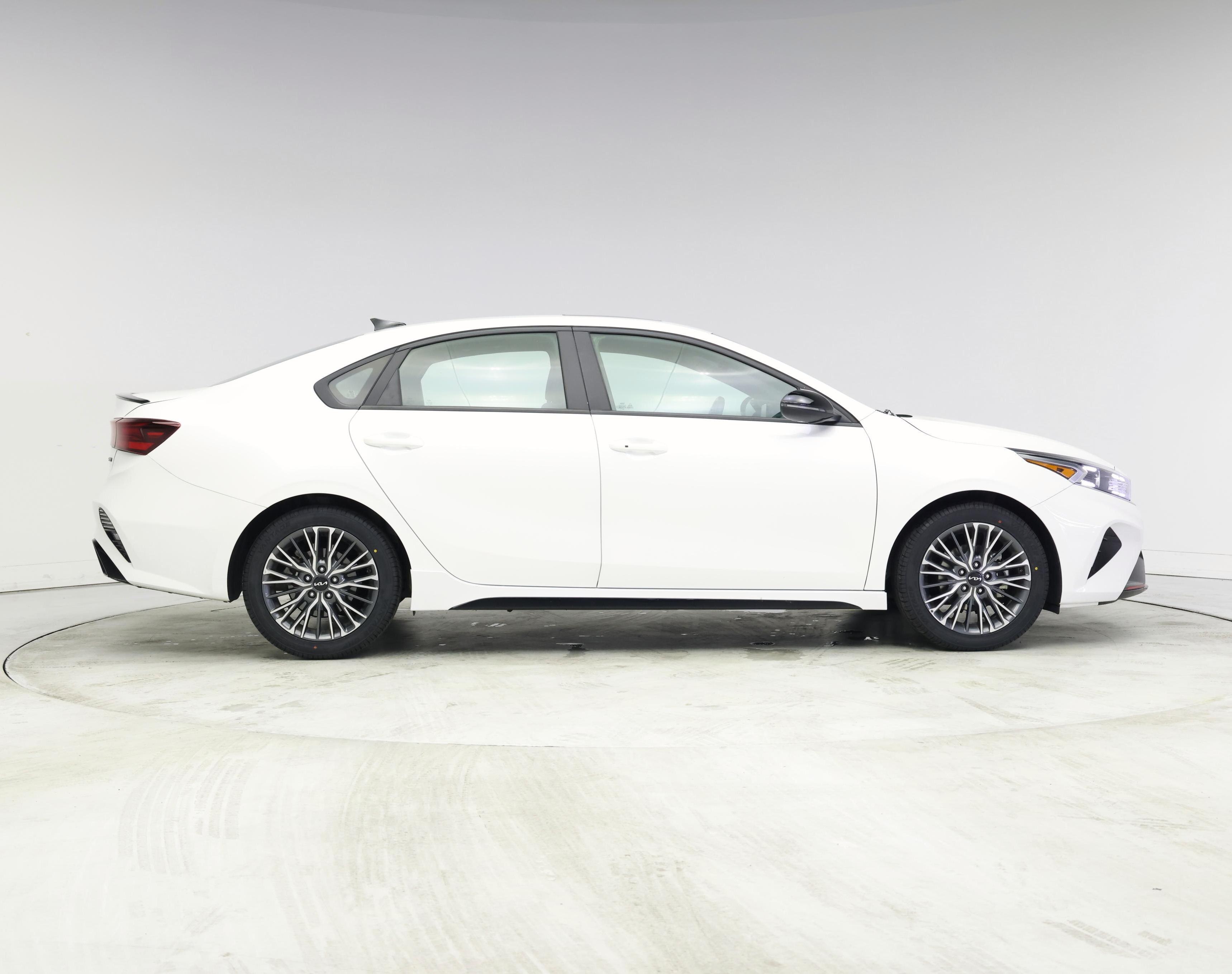 Thumbnail: 2023 Kia Forte - 7