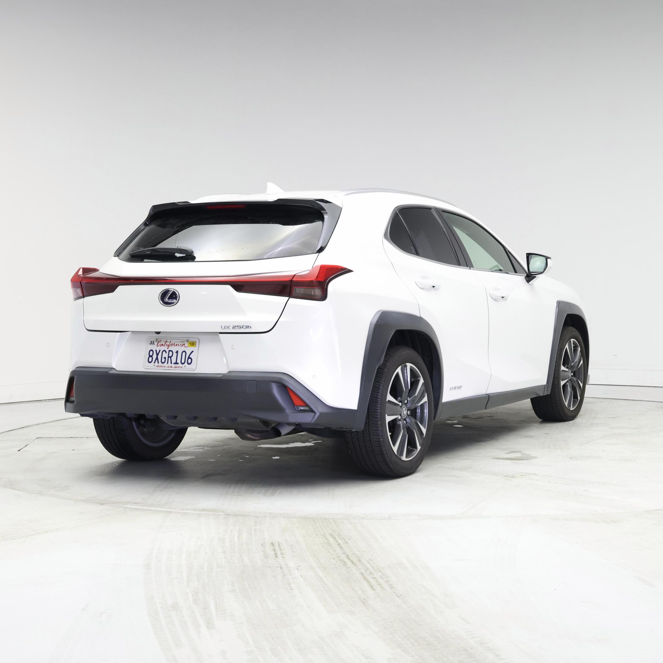 Thumbnail: 2021 Lexus UX - 8