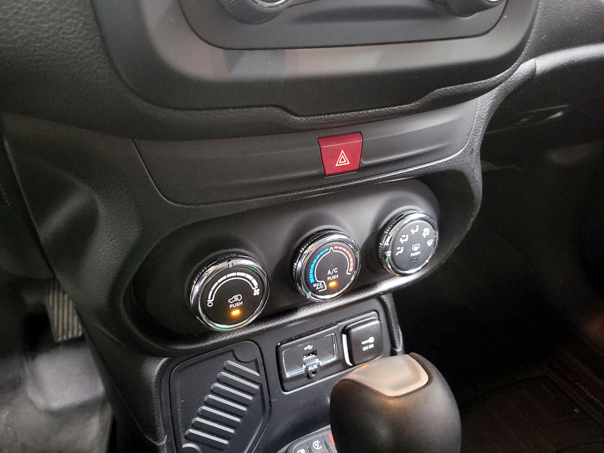 Thumbnail: 2016 Jeep Renegade - 15