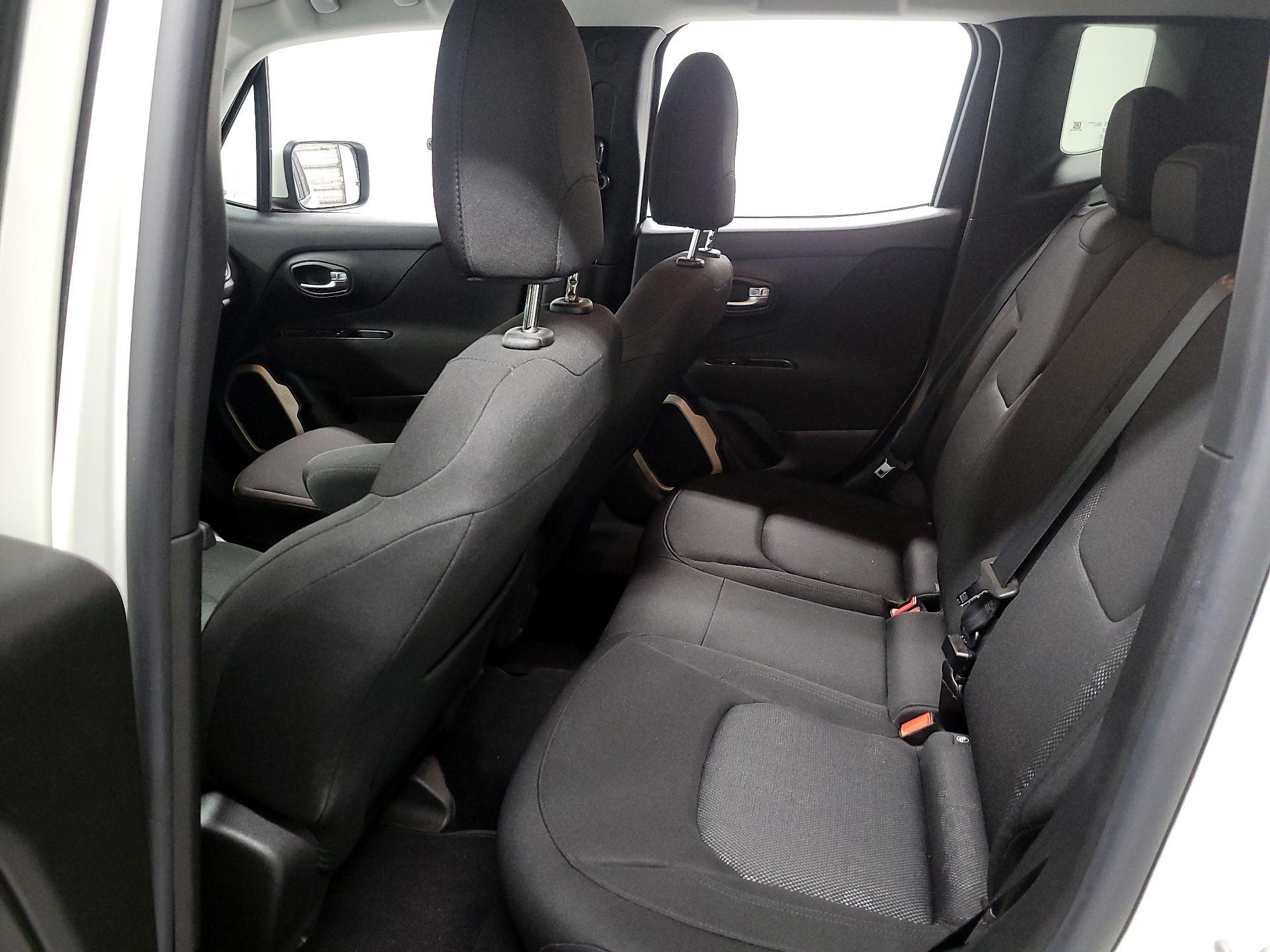 Thumbnail: 2016 Jeep Renegade - 17