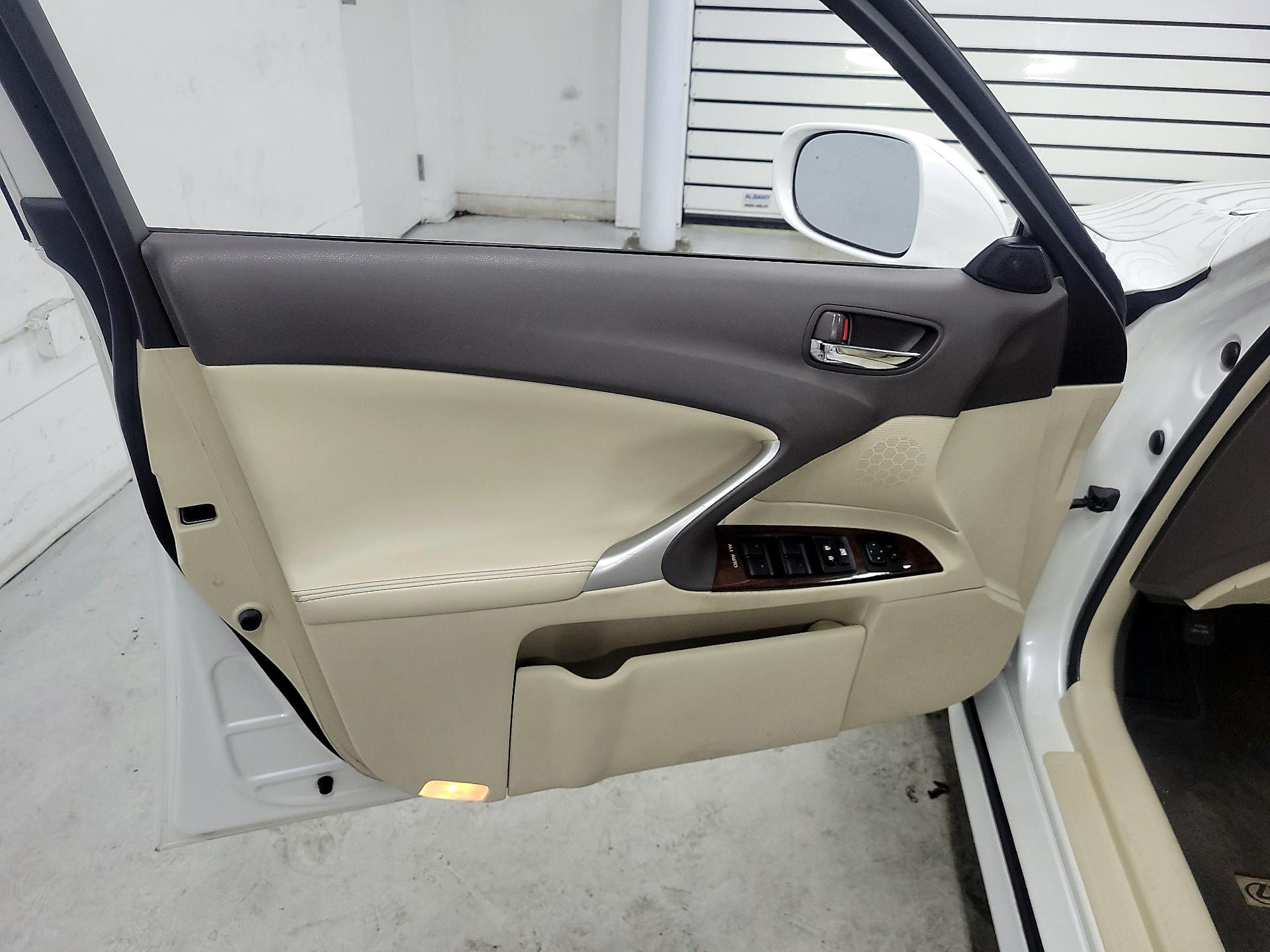Thumbnail: 2013 Lexus IS - 12