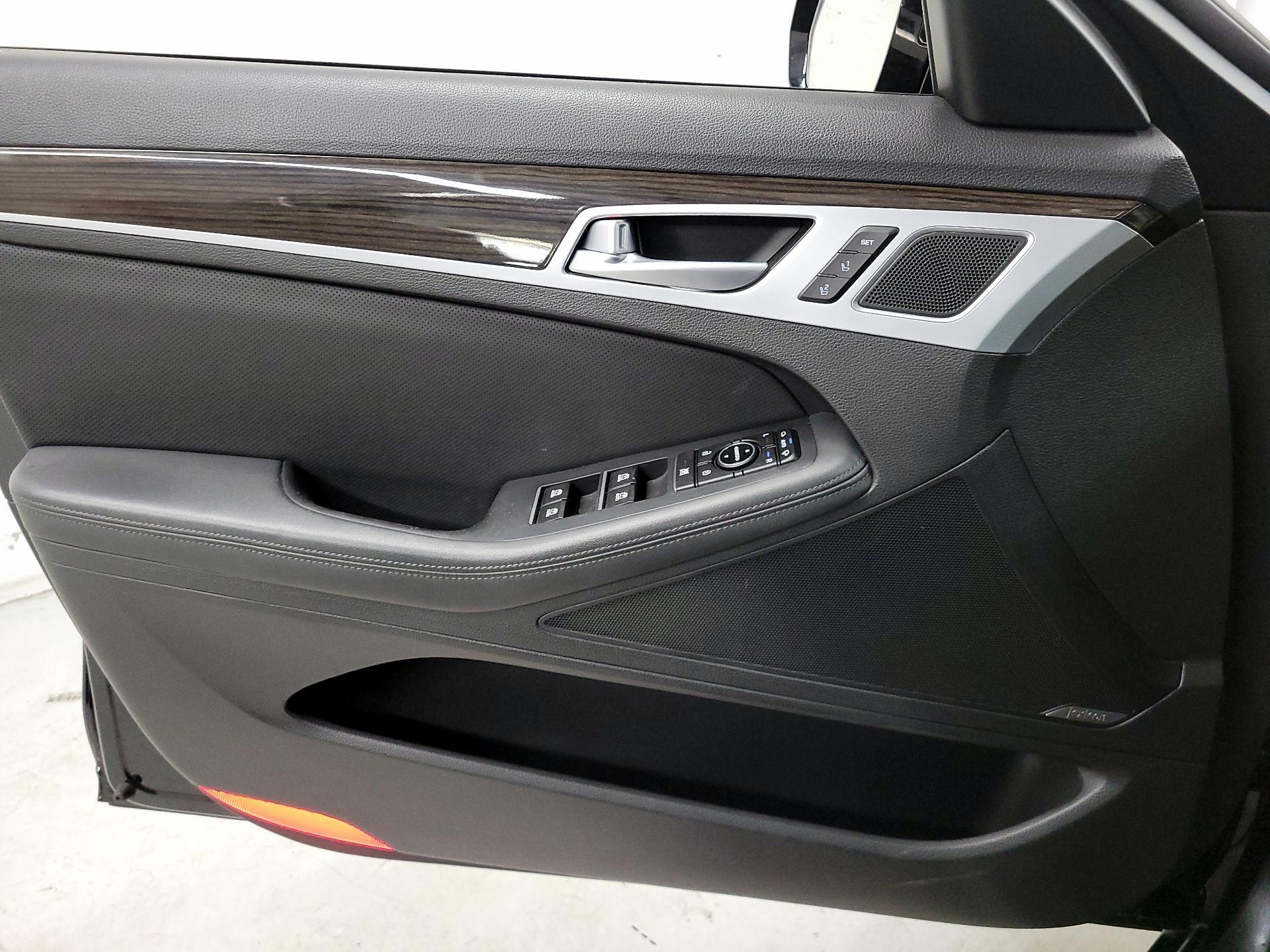 Thumbnail: 2015 Hyundai Genesis - 12