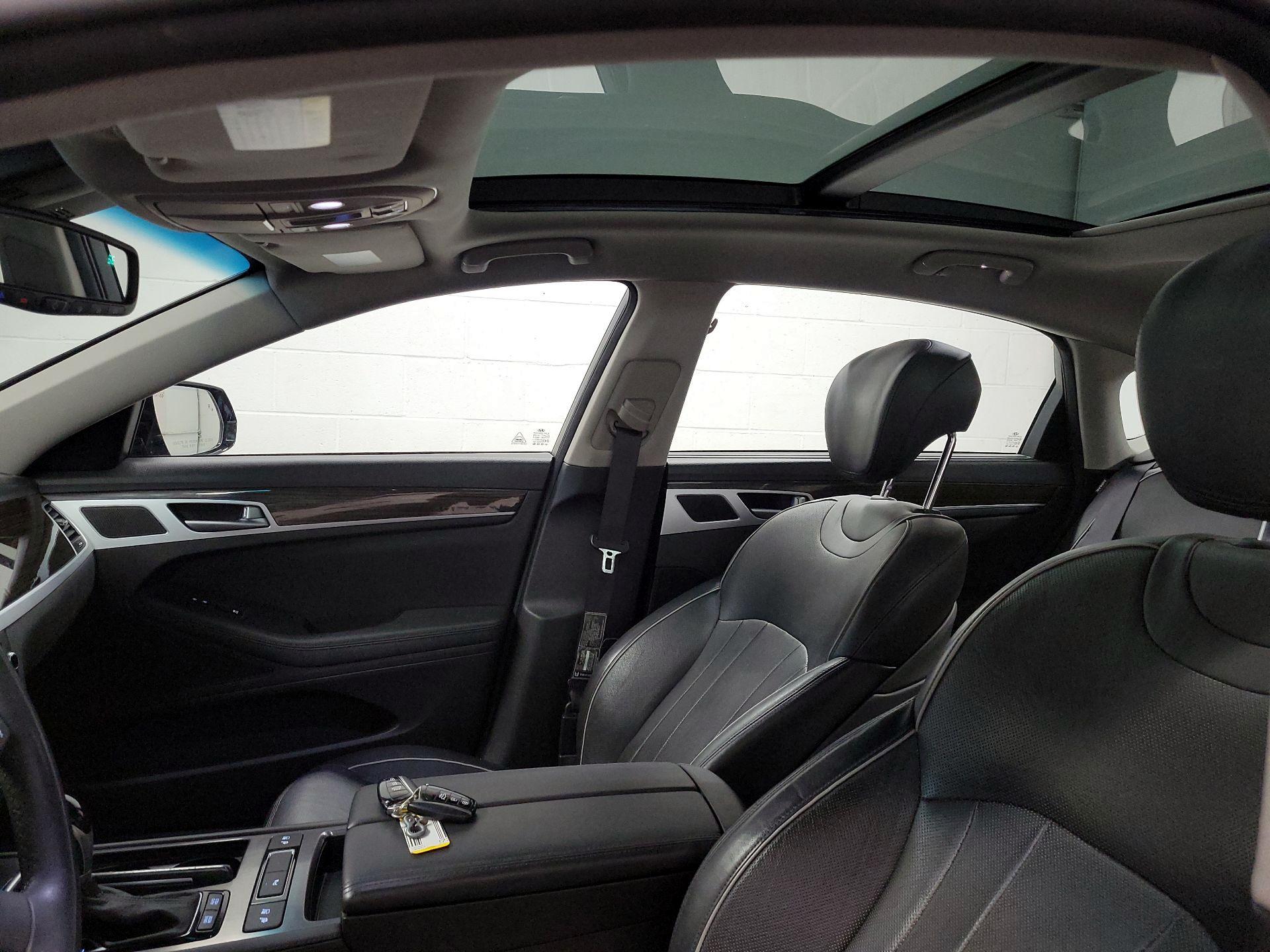 Thumbnail: 2015 Hyundai Genesis - 19