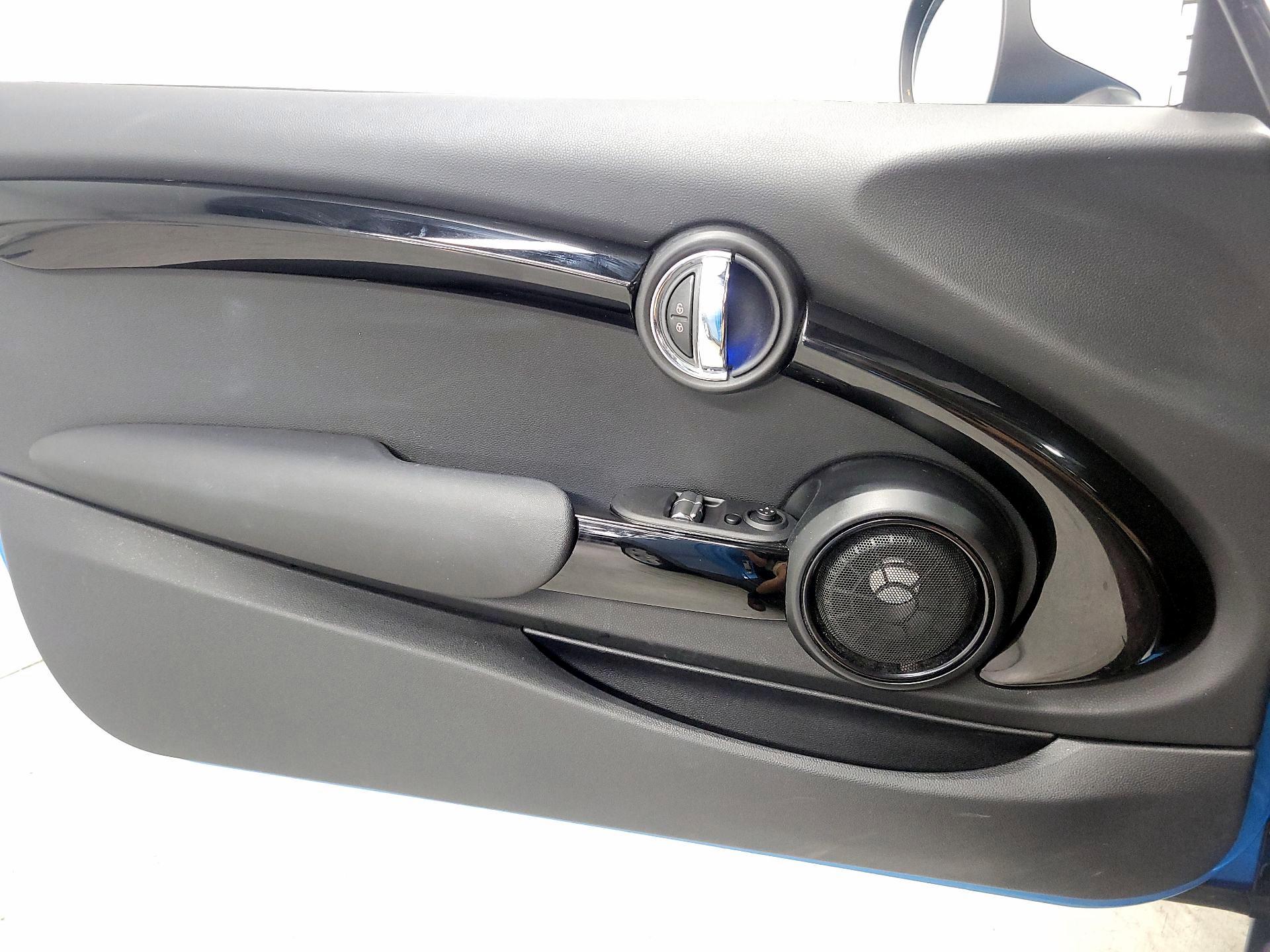 Thumbnail: 2015 MINI Cooper Hardtop - 12