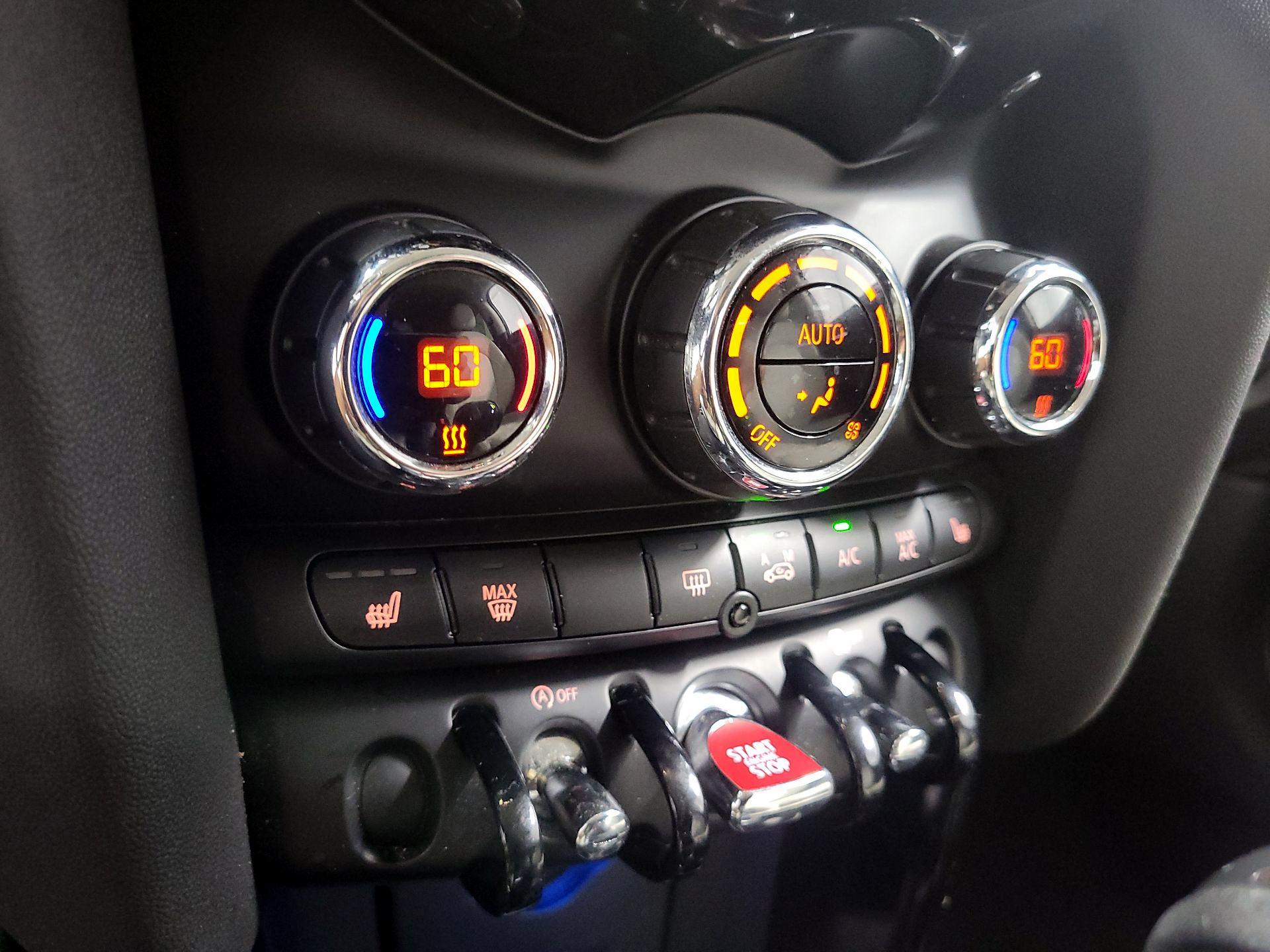 Thumbnail: 2015 MINI Cooper Hardtop - 14