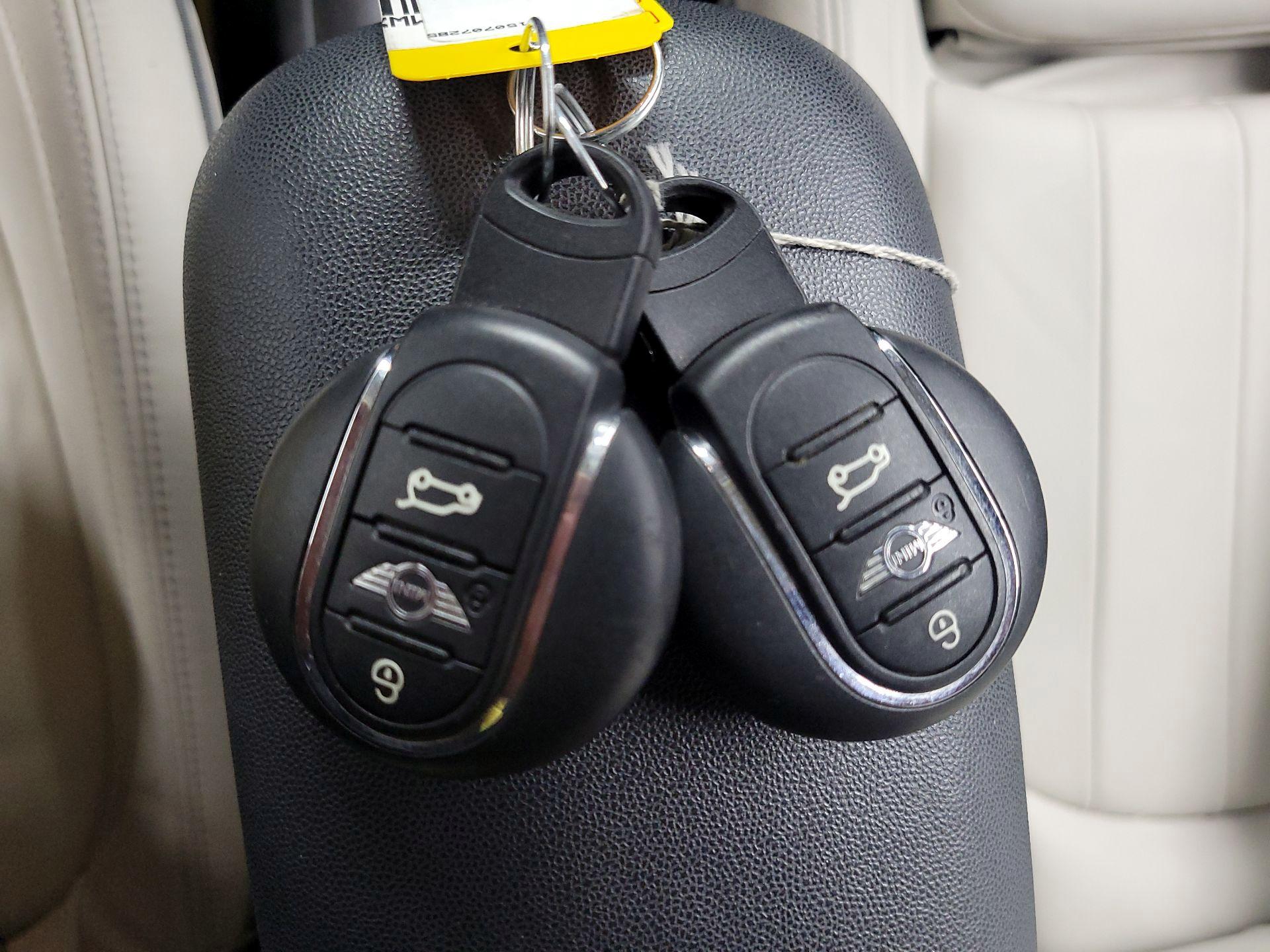 Thumbnail: 2015 MINI Cooper Hardtop - 18