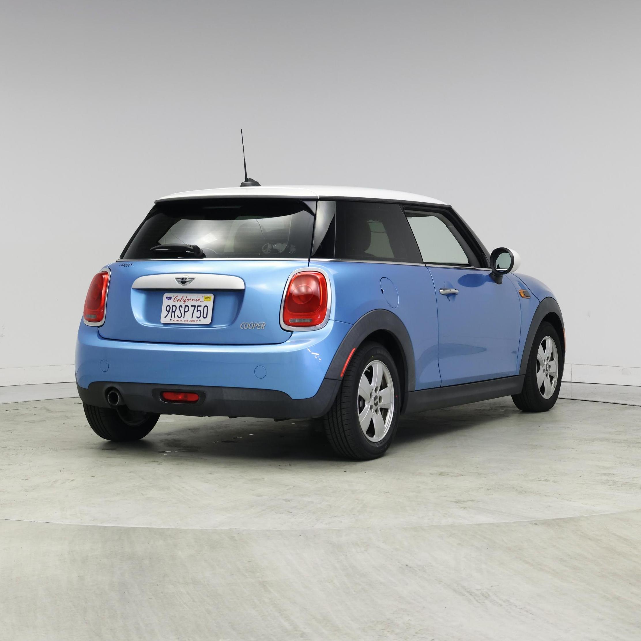 Thumbnail: 2015 MINI Cooper Hardtop - 8