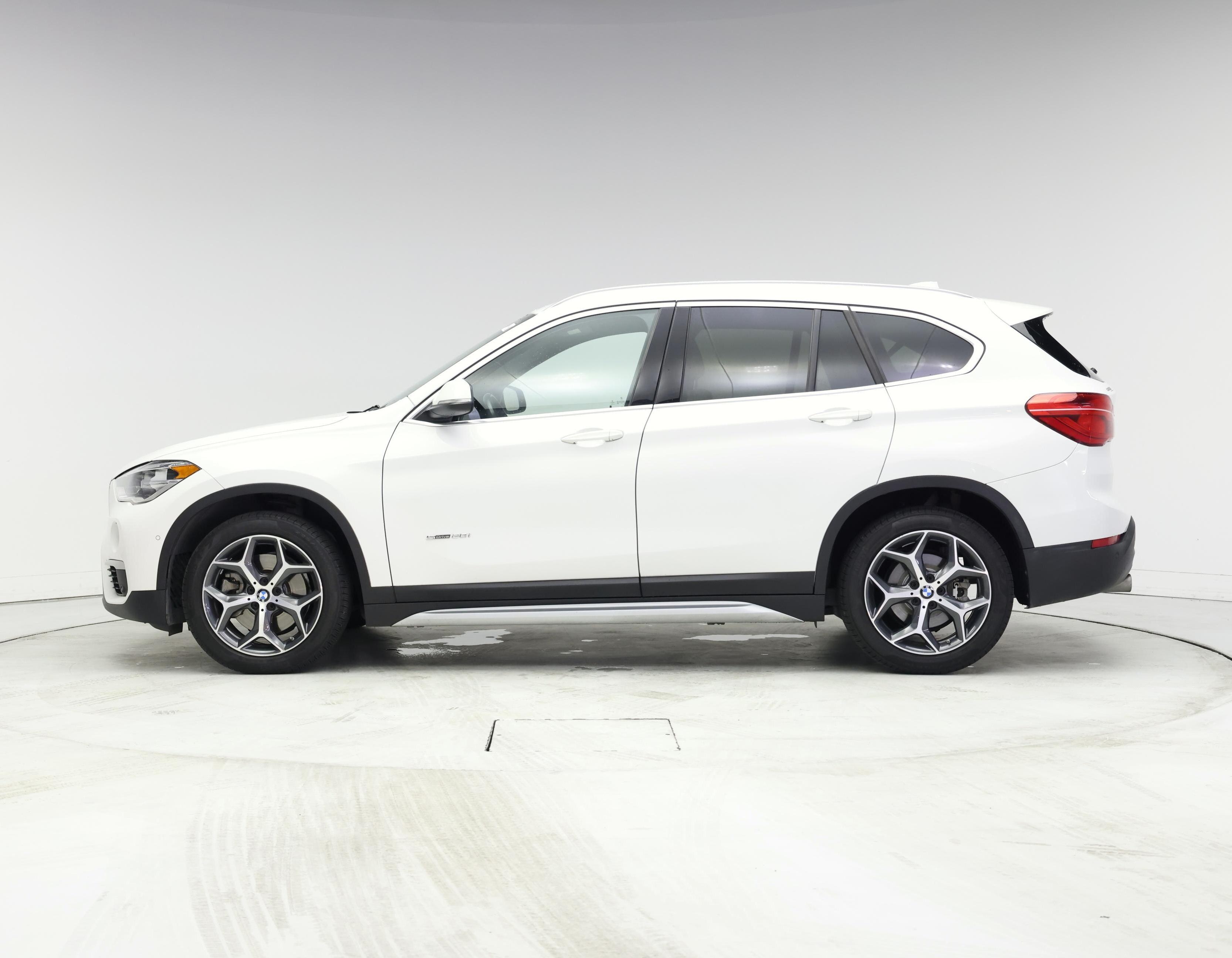 Thumbnail: 2017 BMW X1 - 3