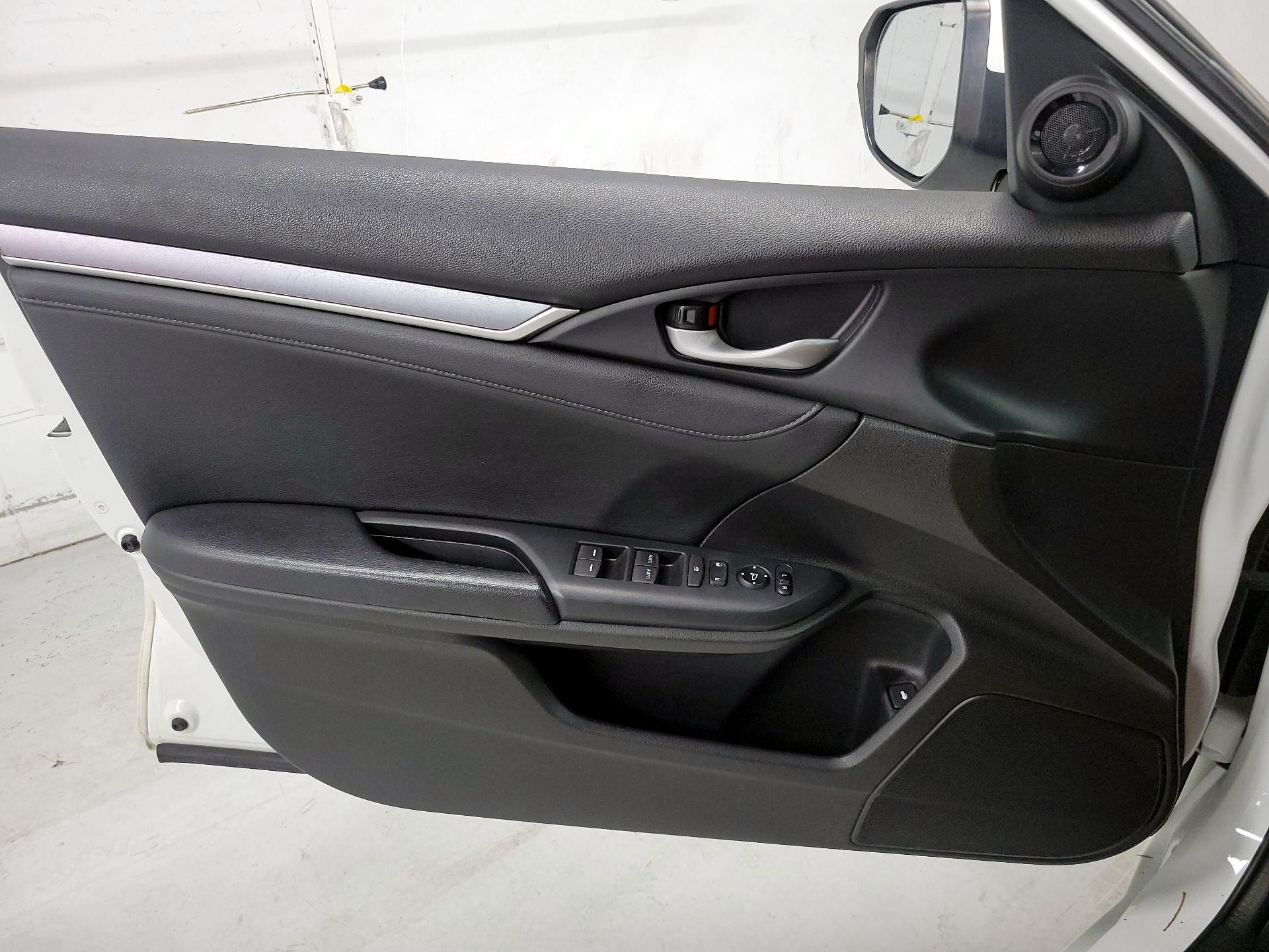 Thumbnail: 2016 Honda Civic - 12
