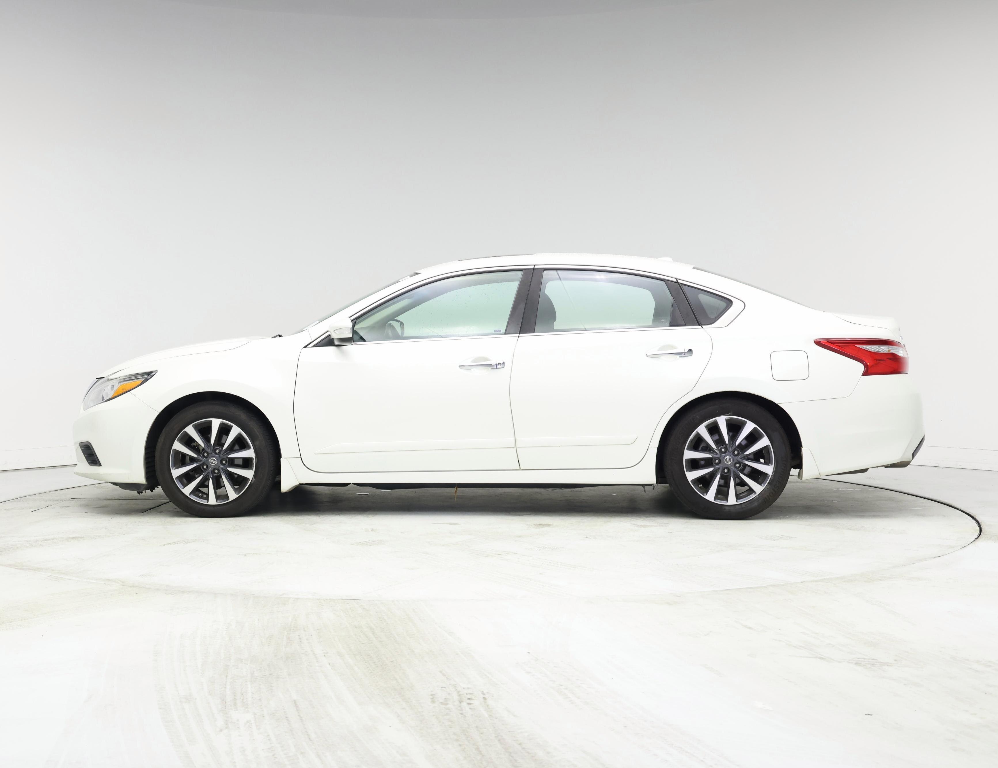 Thumbnail: 2017 Nissan Altima - 3