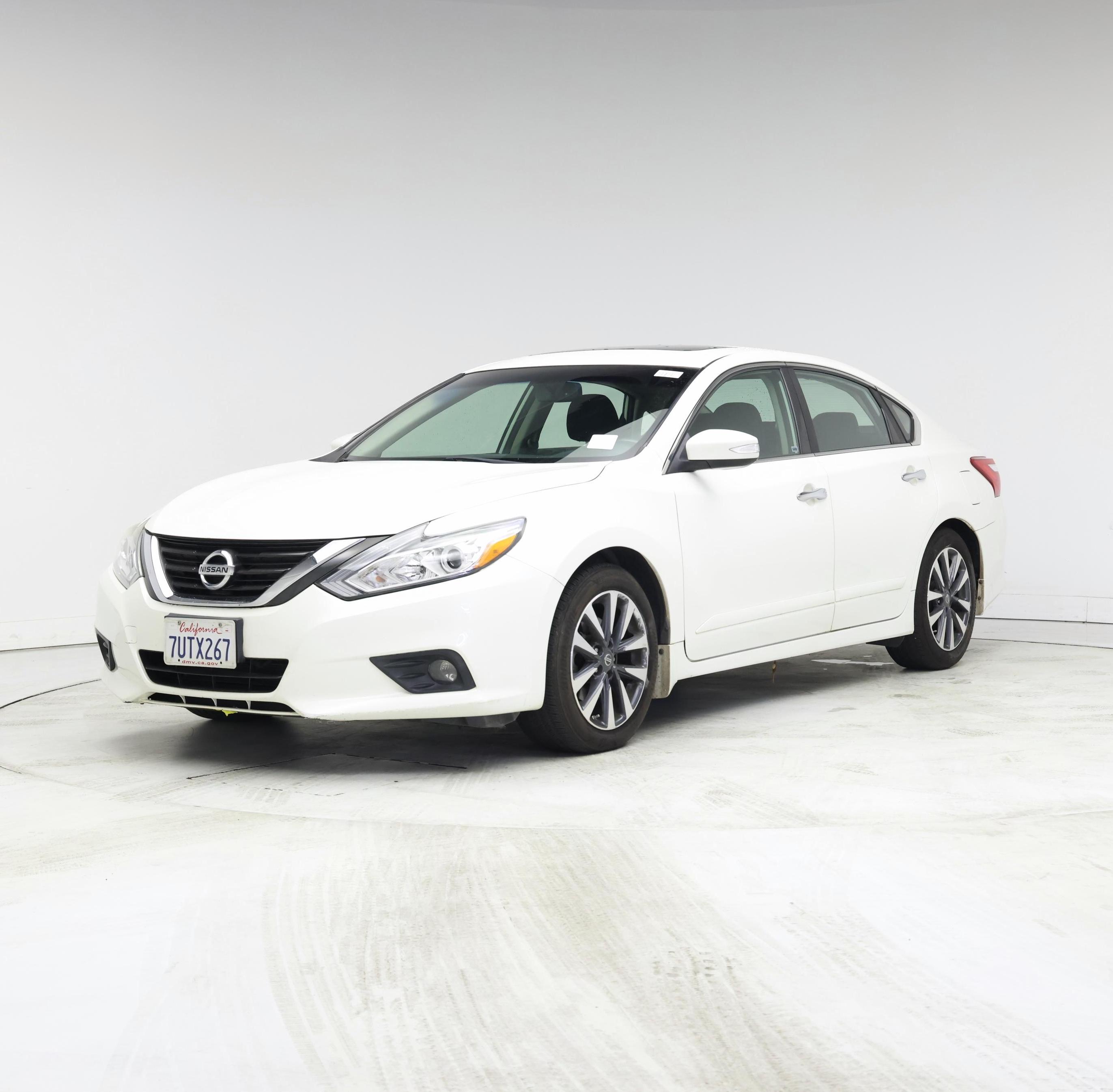 Thumbnail: 2017 Nissan Altima - 4