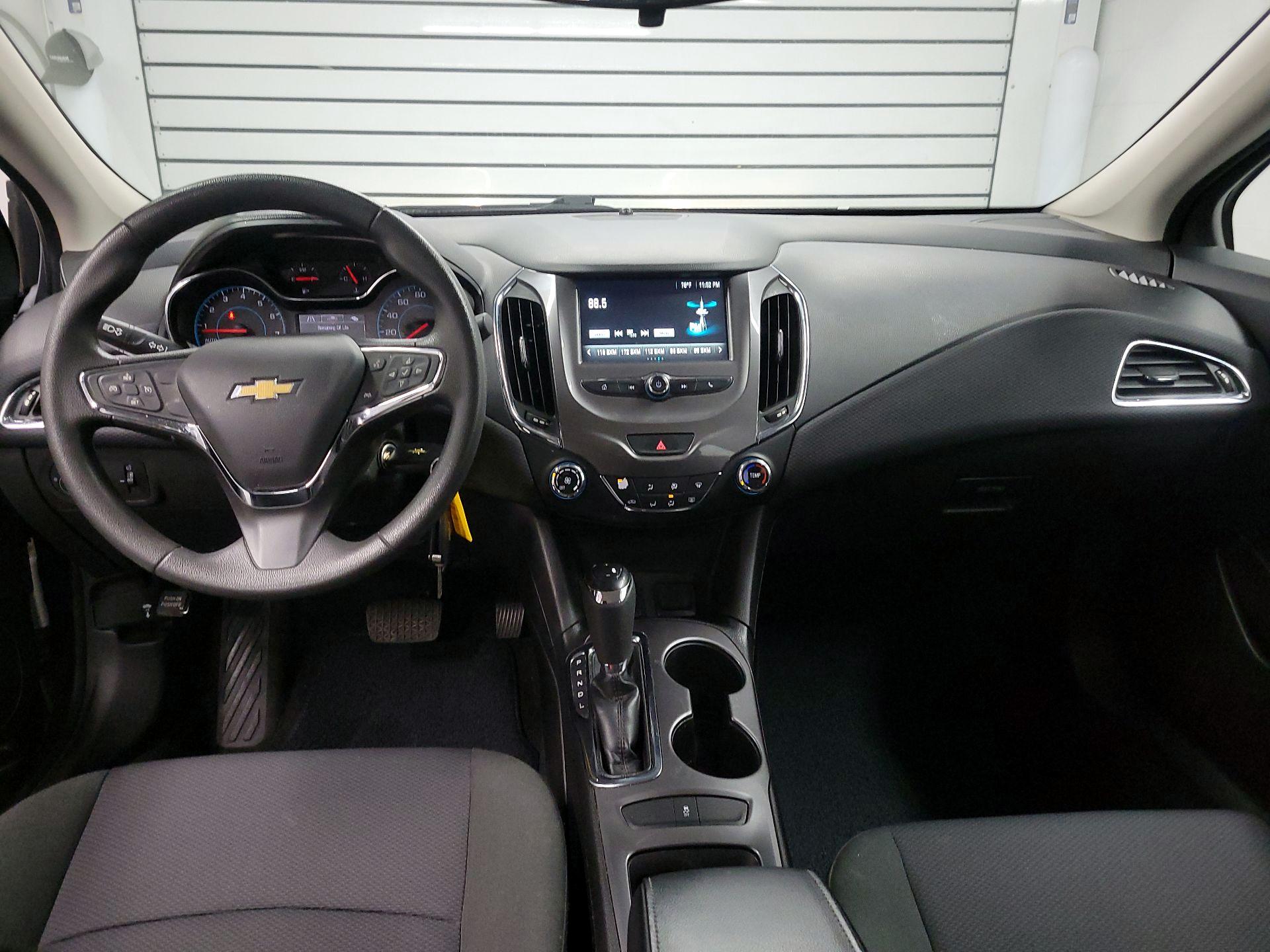 Thumbnail: 2018 Chevrolet Cruze - 9