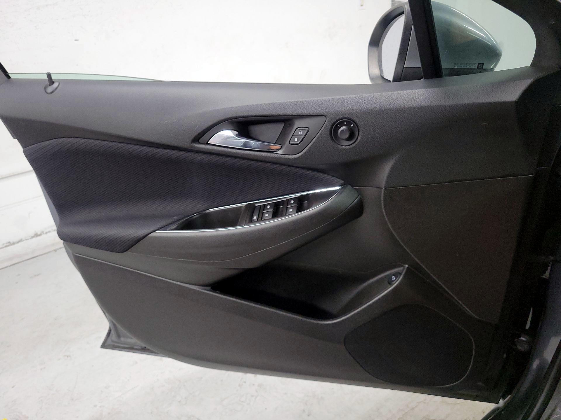 Thumbnail: 2018 Chevrolet Cruze - 12