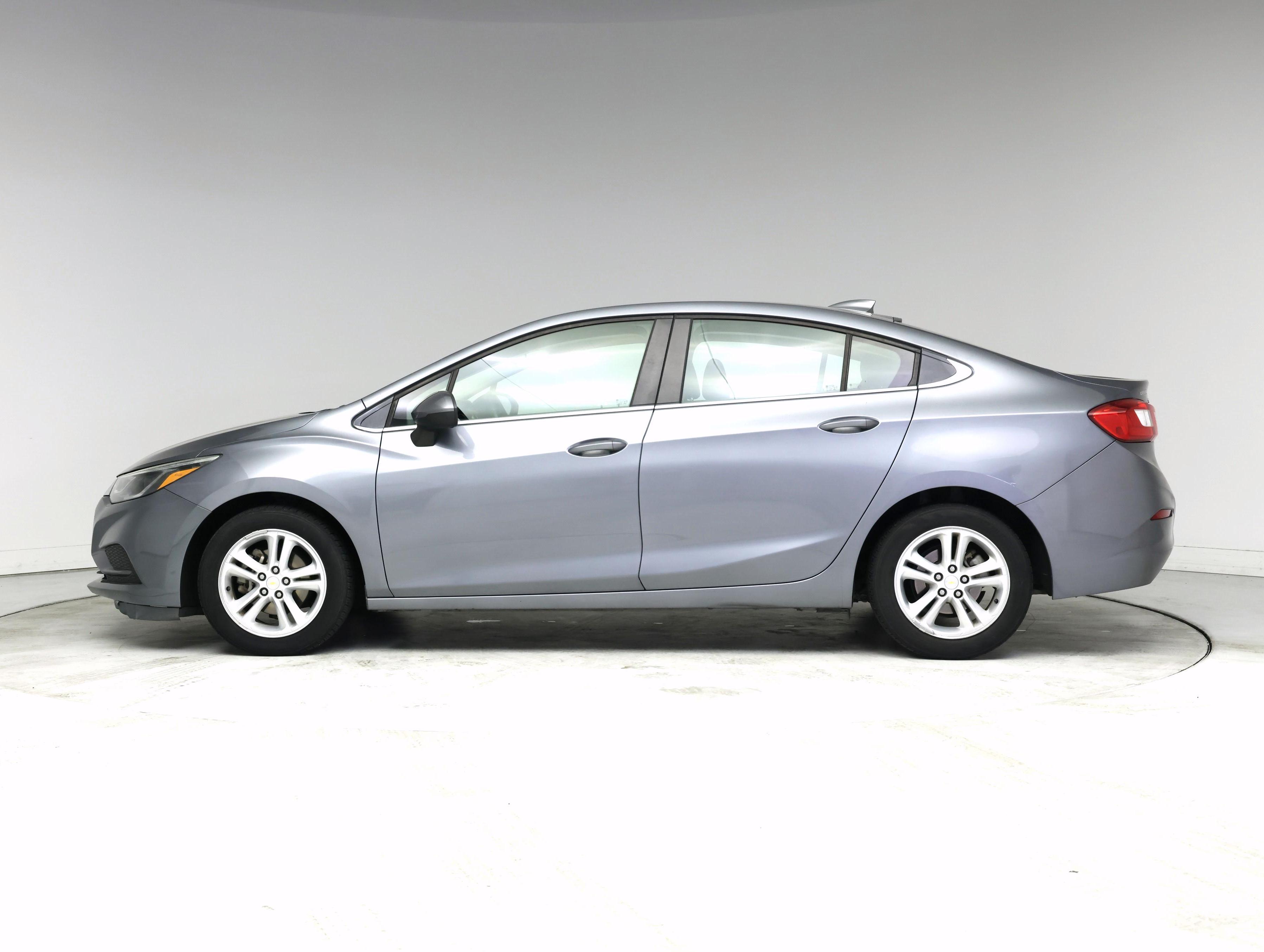 Thumbnail: 2018 Chevrolet Cruze - 3