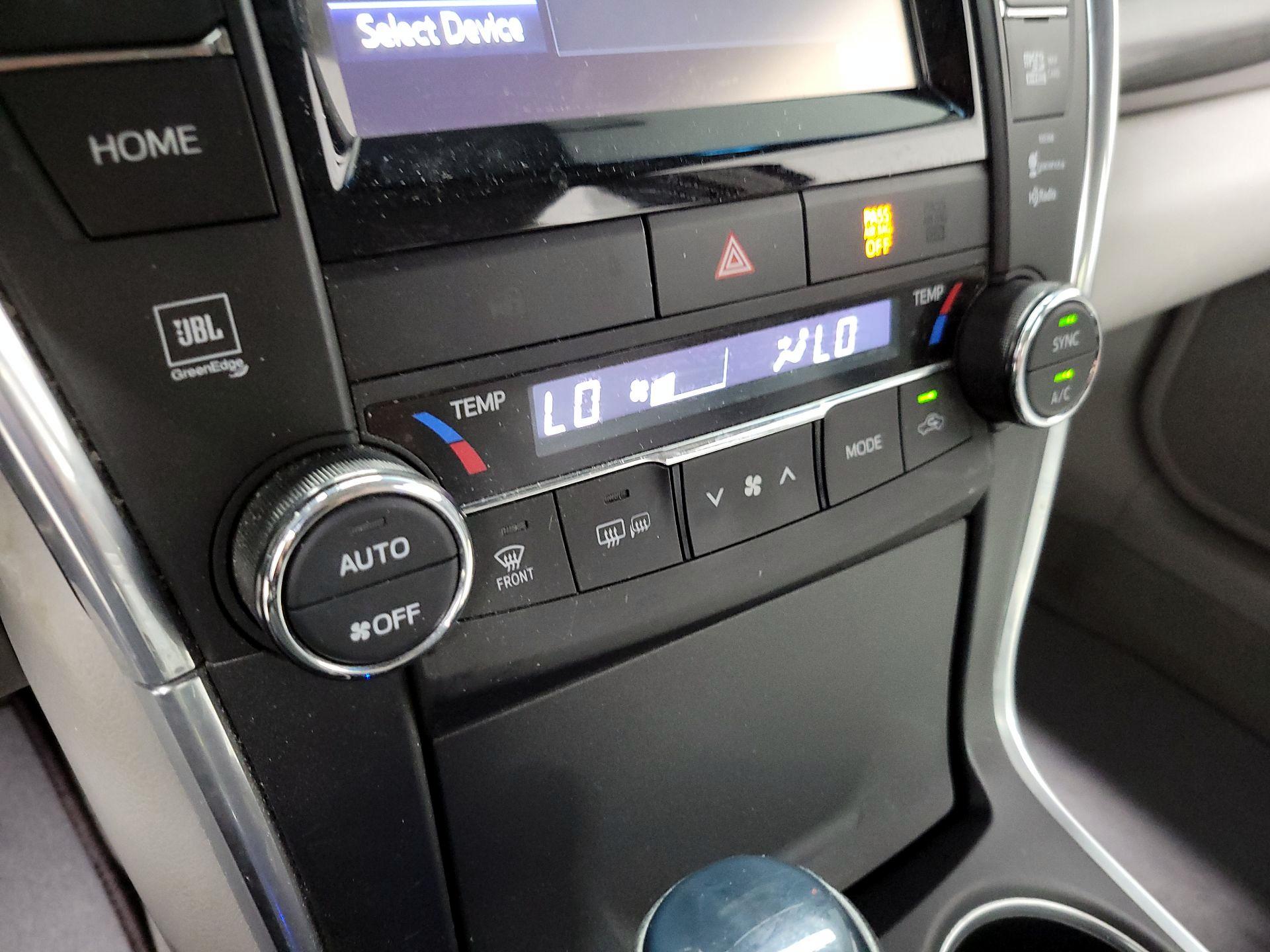 Thumbnail: 2015 Toyota Camry - 17