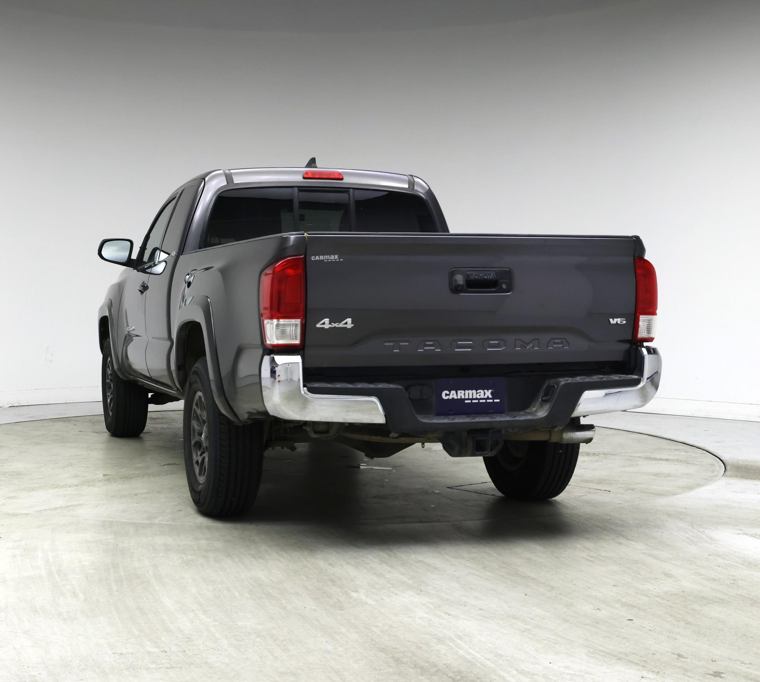 Thumbnail: 2017 Toyota Tacoma - 6