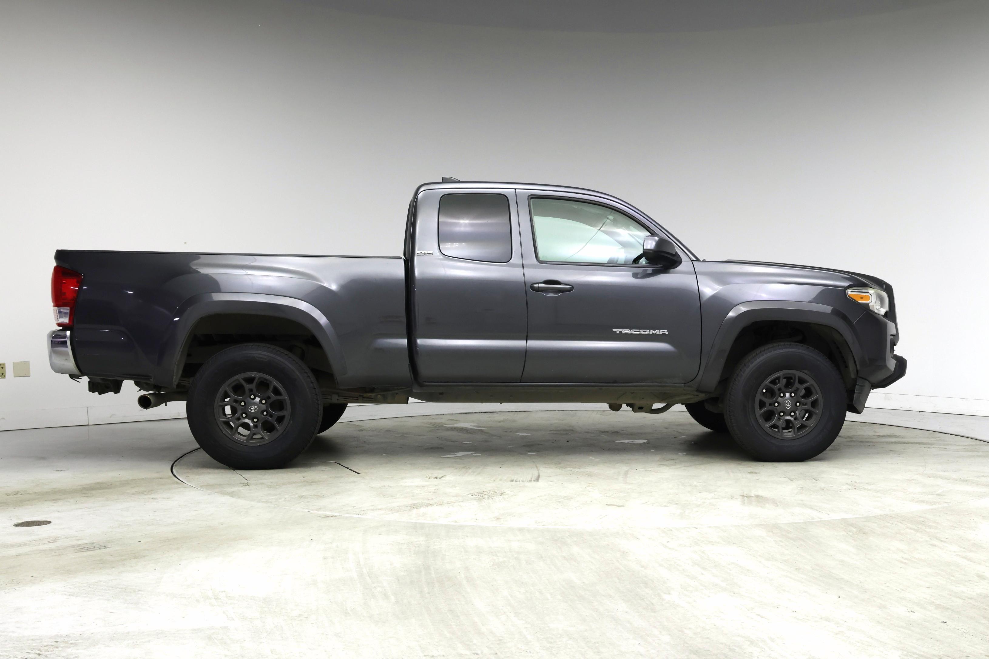 Thumbnail: 2017 Toyota Tacoma - 7