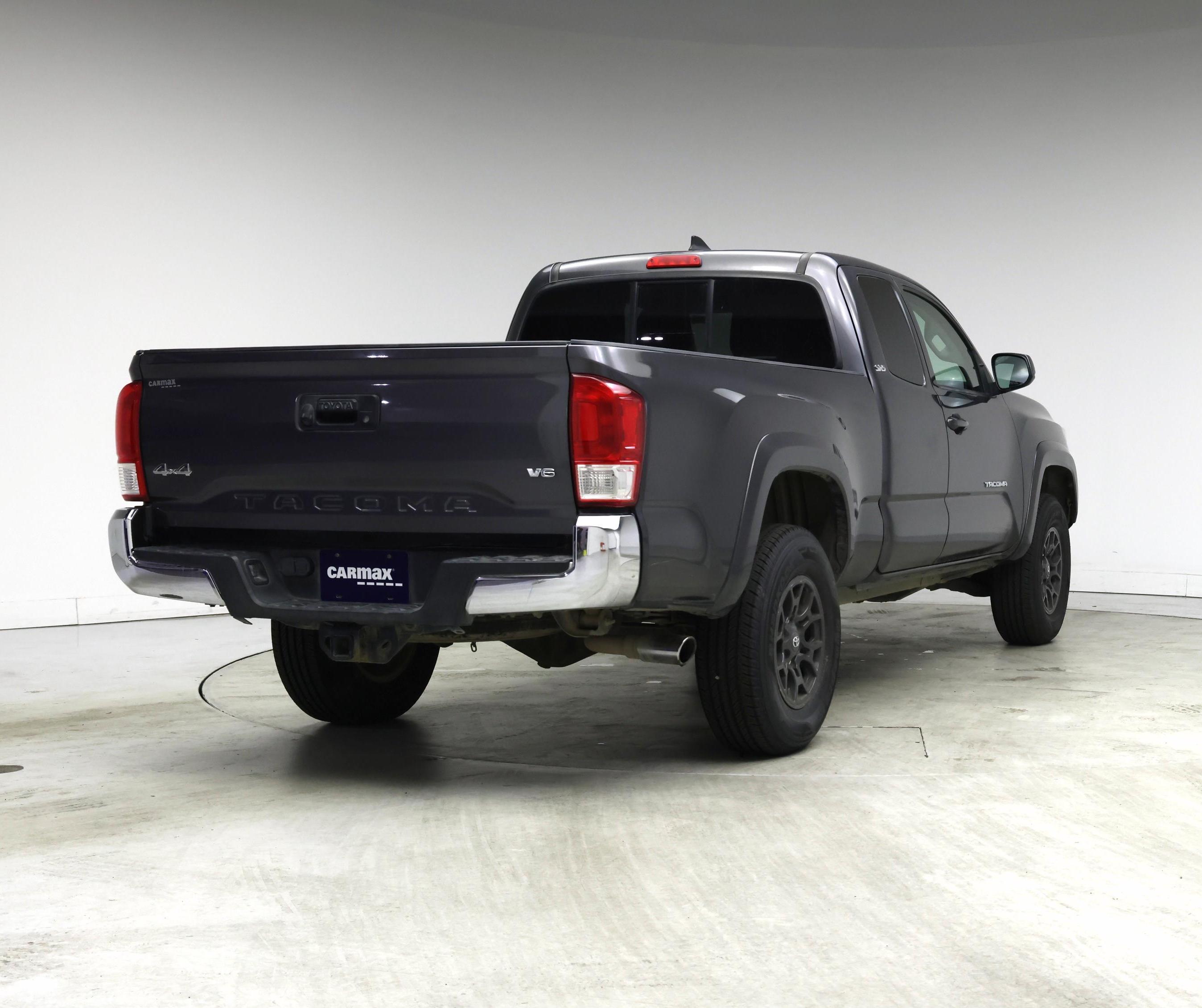 Thumbnail: 2017 Toyota Tacoma - 8