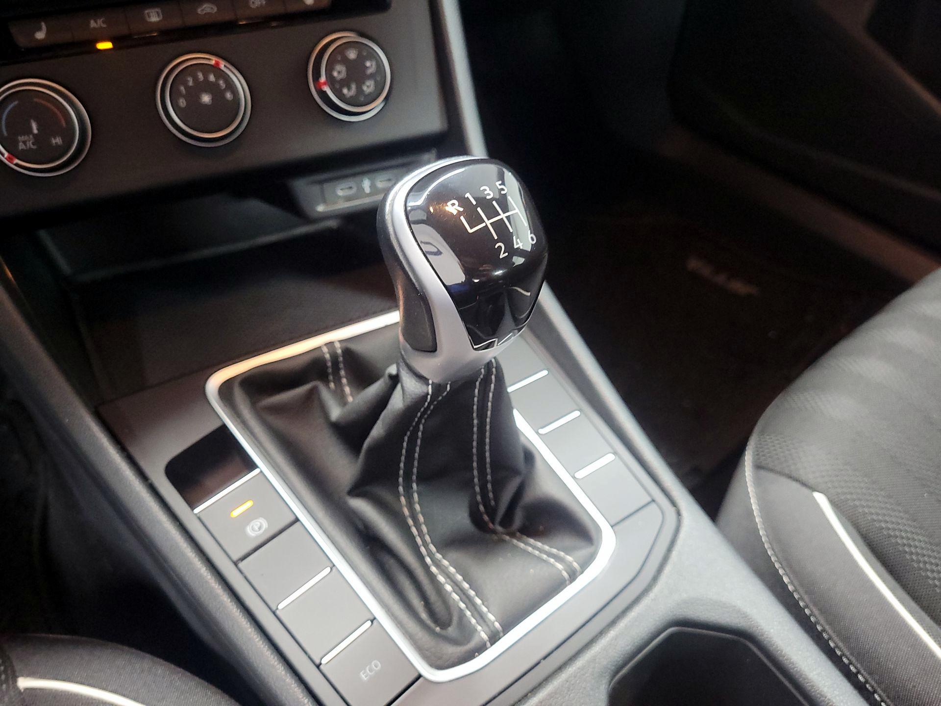 Thumbnail: 2024 Volkswagen Jetta - 15