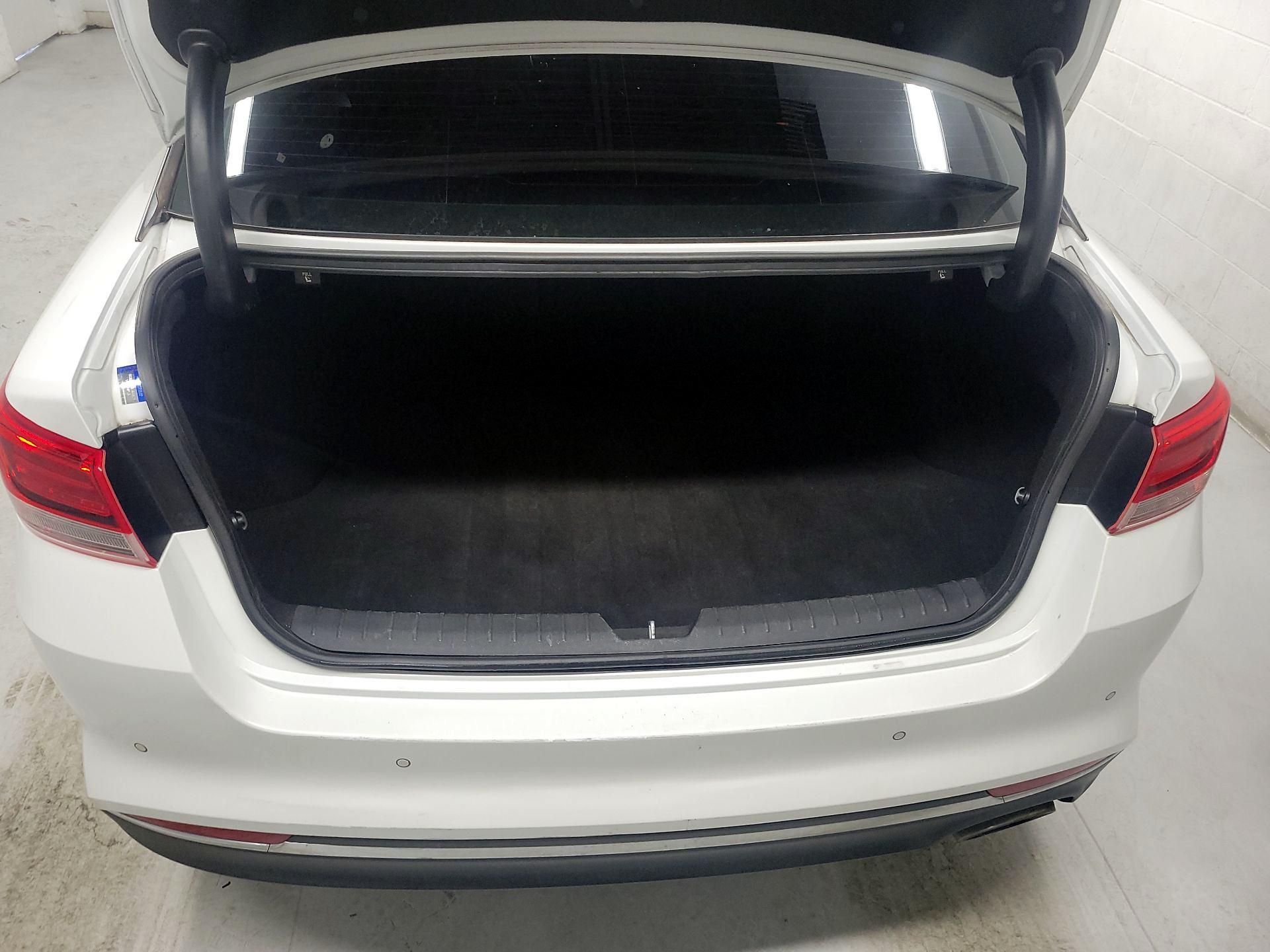 Thumbnail: 2018 Kia Optima - 17