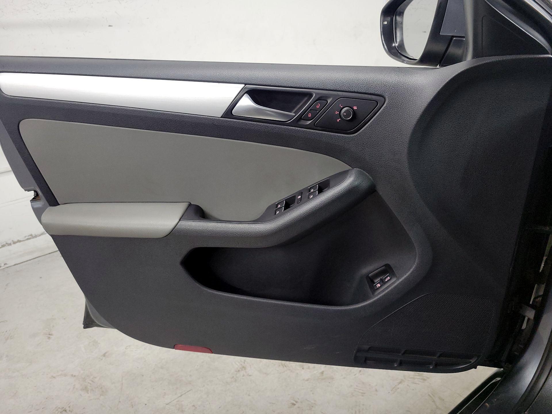 Thumbnail: 2016 Volkswagen Jetta - 12
