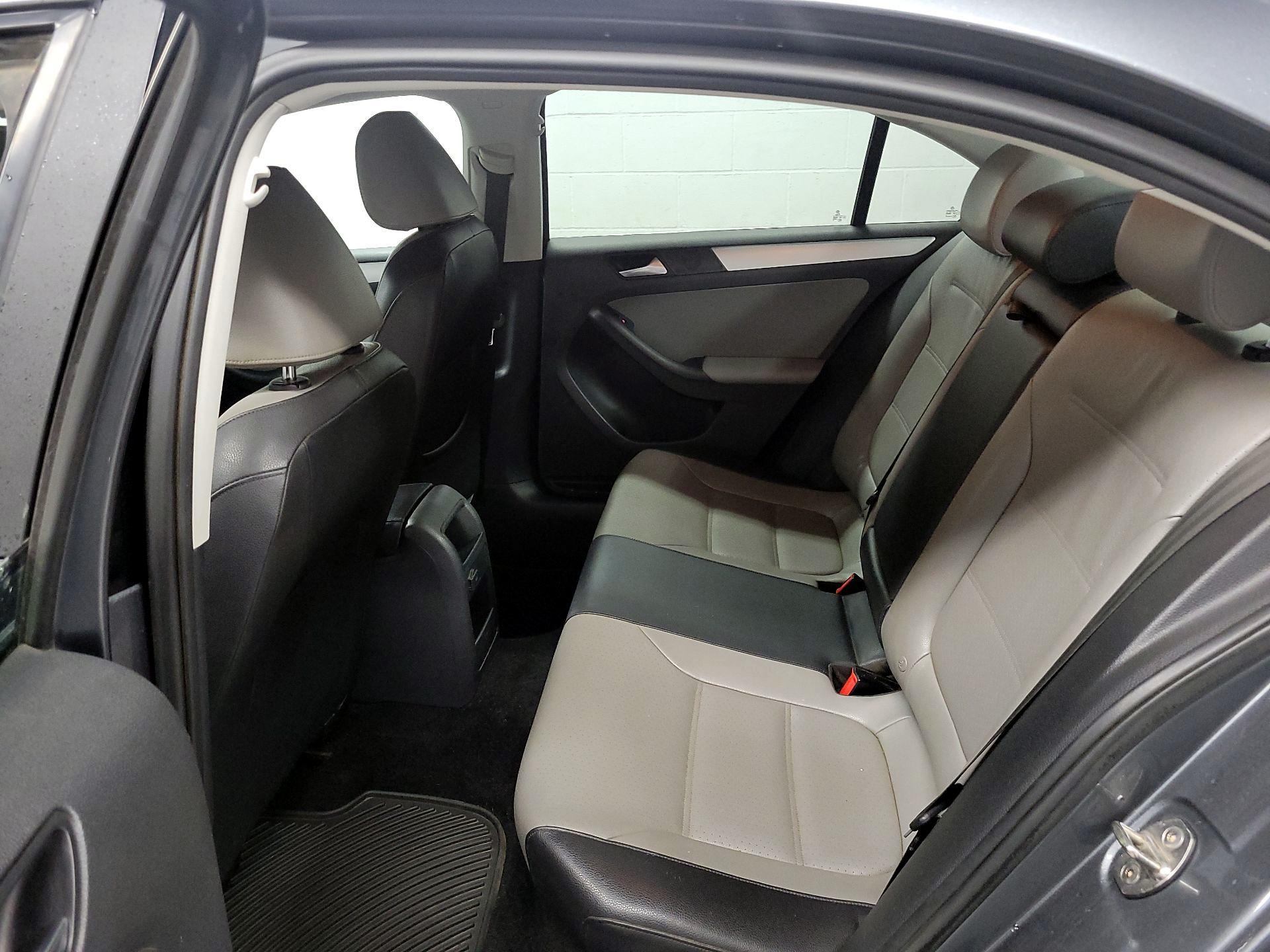 Thumbnail: 2016 Volkswagen Jetta - 19
