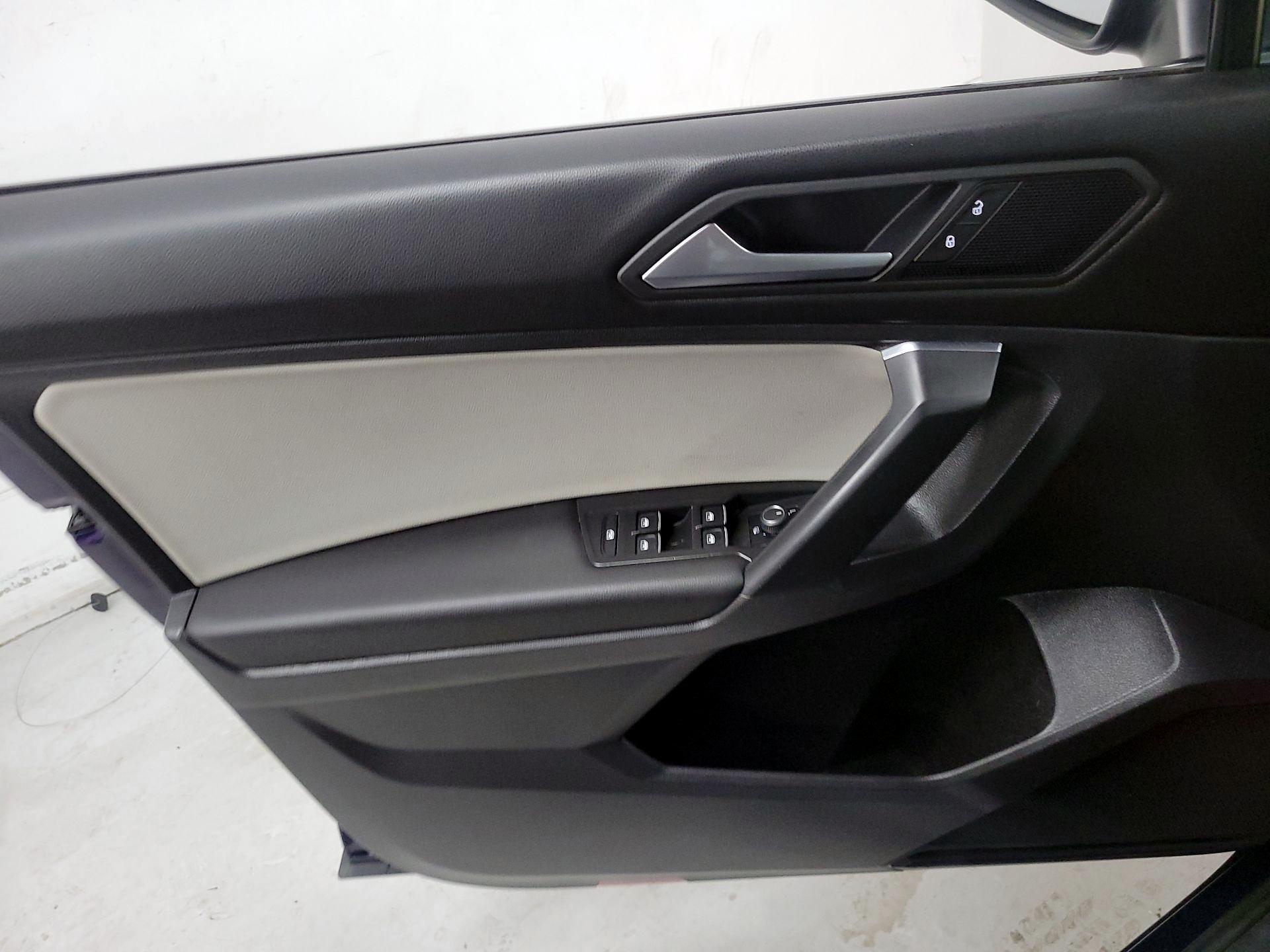 Thumbnail: 2021 Volkswagen Tiguan - 12