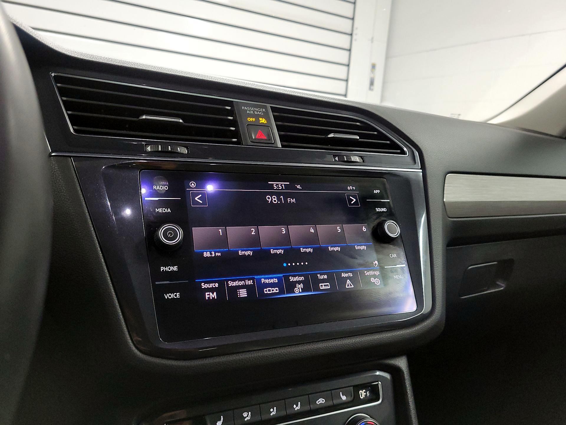 Thumbnail: 2021 Volkswagen Tiguan - 15