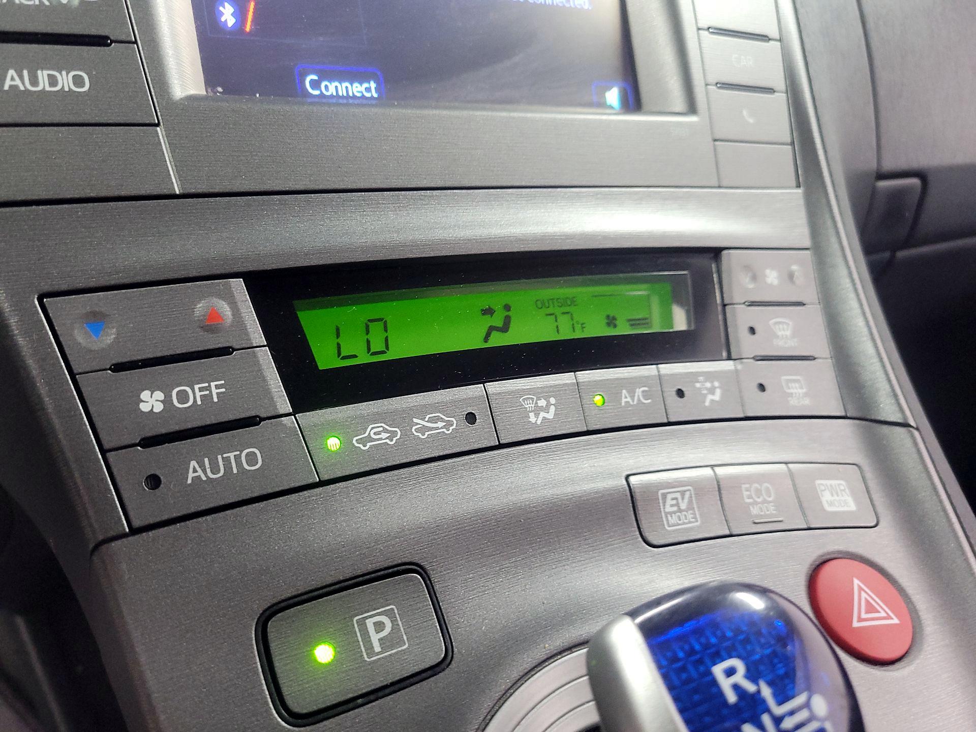 Thumbnail: 2014 Toyota Prius - 15