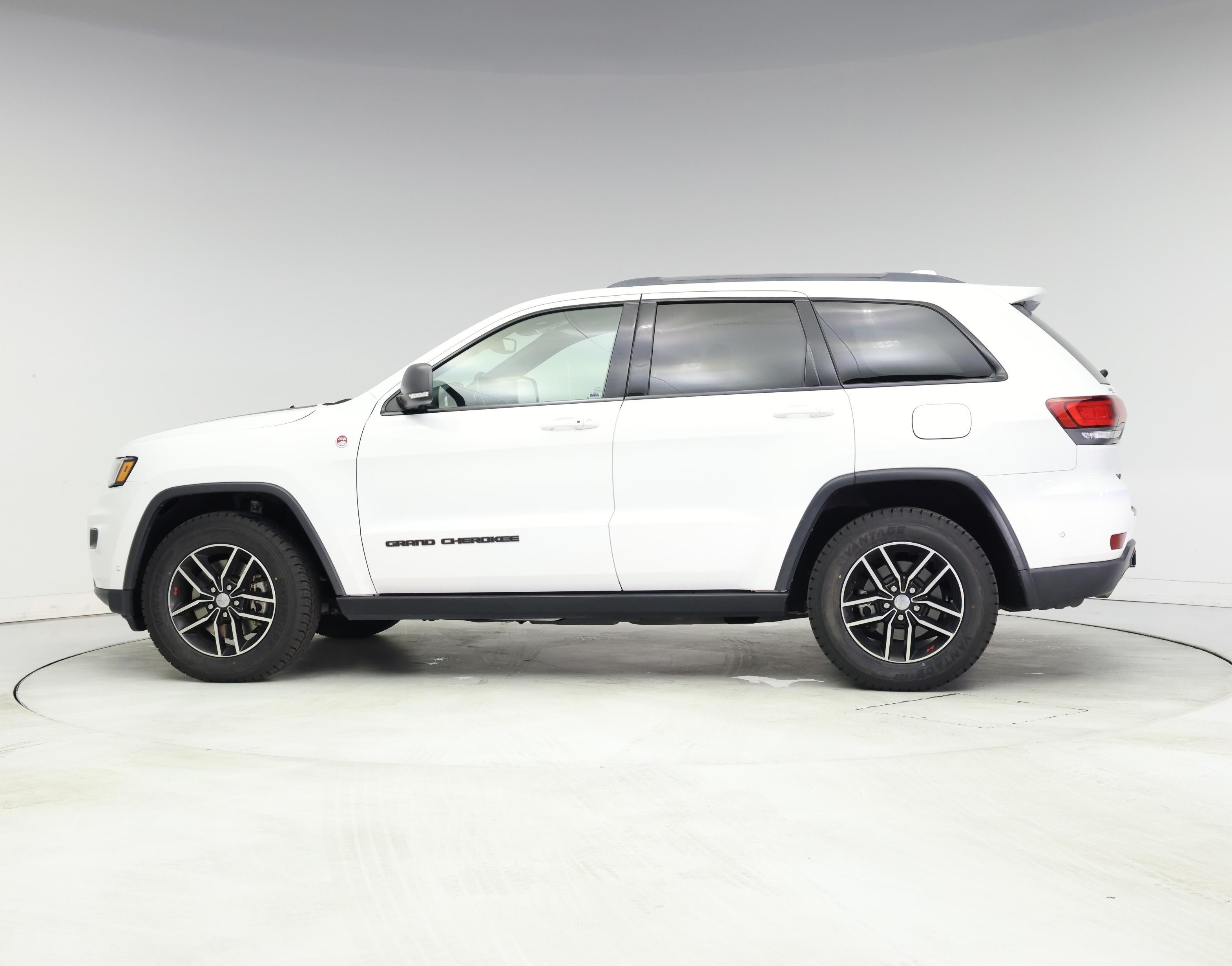 Thumbnail: 2017 Jeep Grand Cherokee - 3