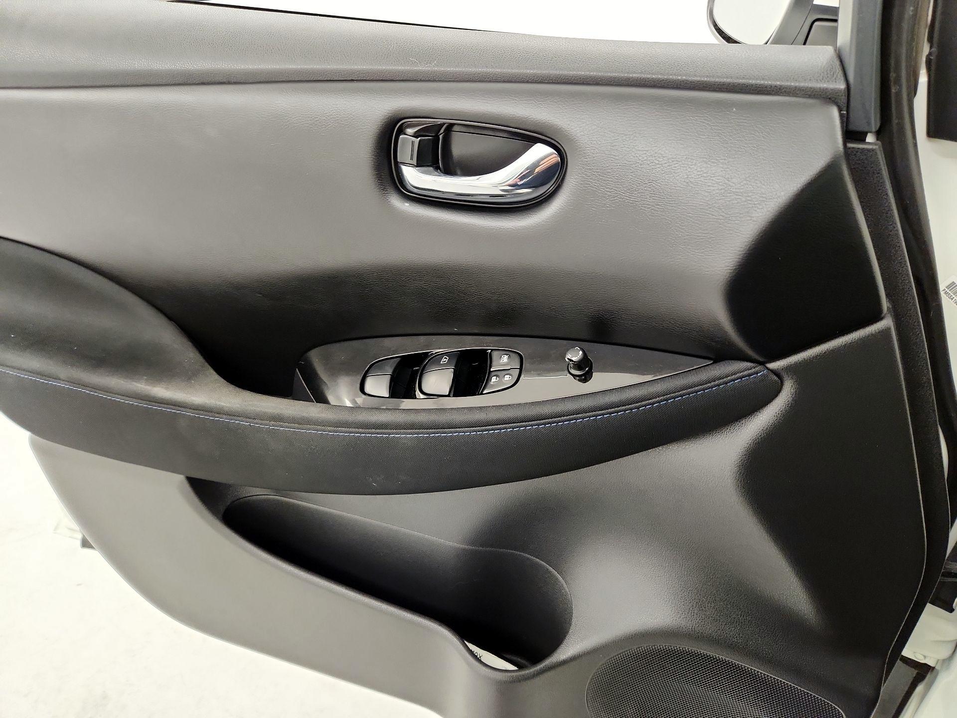 Thumbnail: 2019 Nissan Leaf - 12