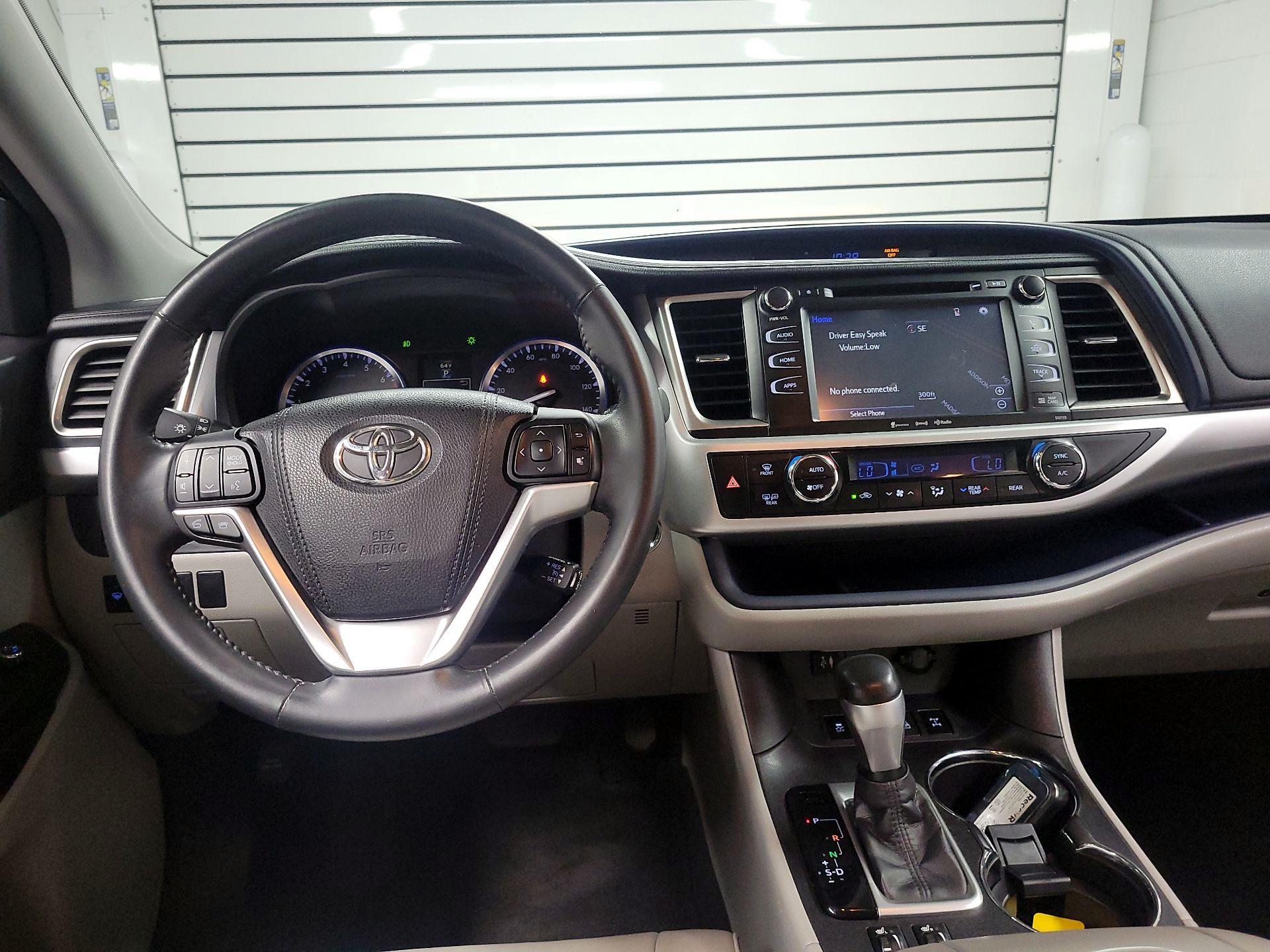 Thumbnail: 2016 Toyota Highlander - 9