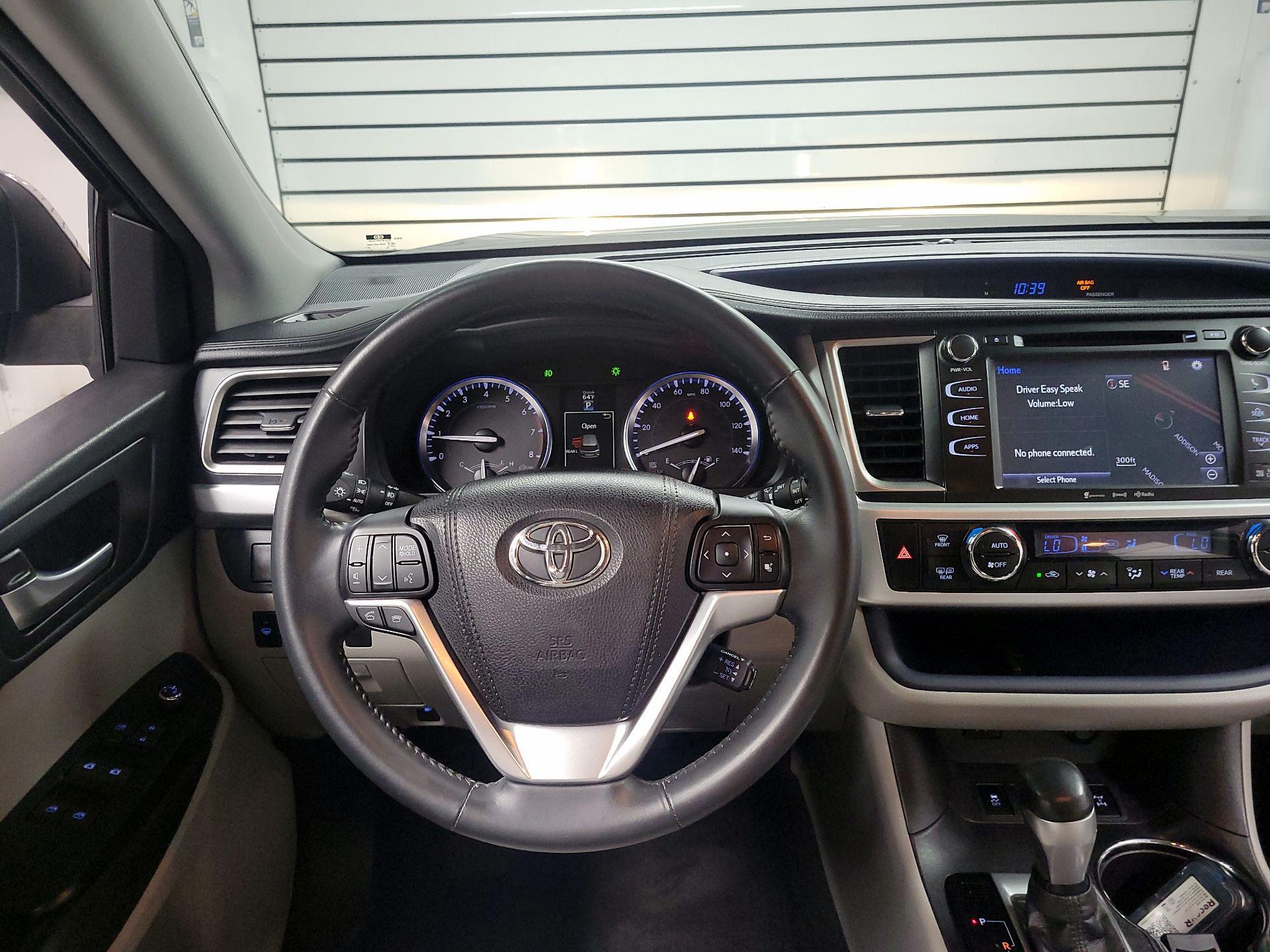 Thumbnail: 2016 Toyota Highlander - 10